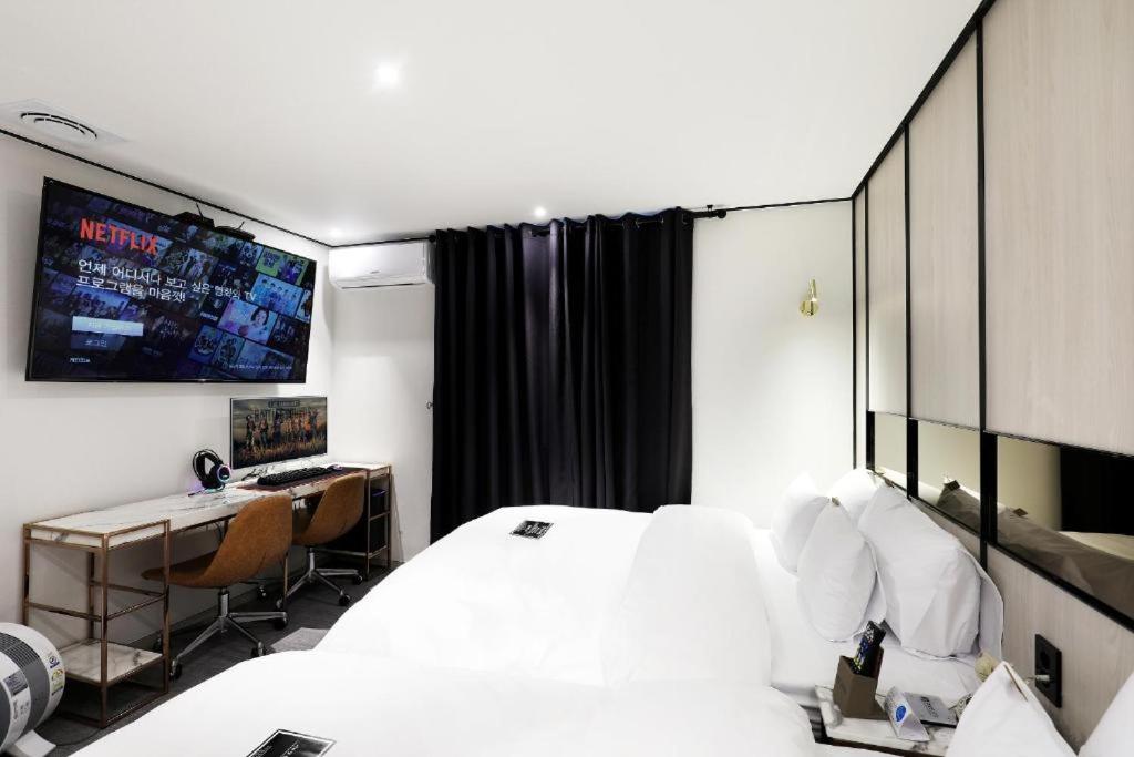 Deluxe Twin Room - Photo 2