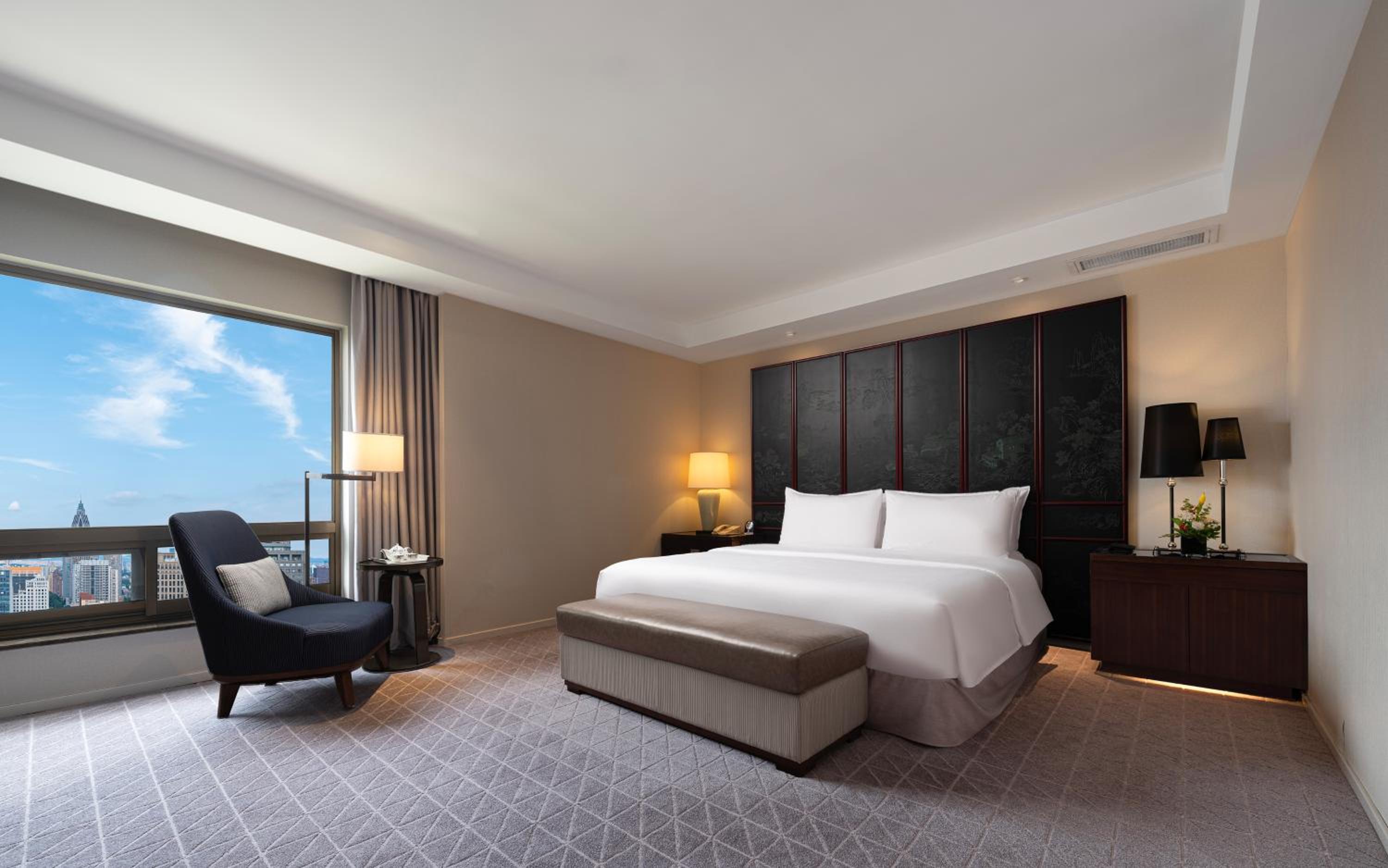 Jinling Tower Deluxe Executive Suite