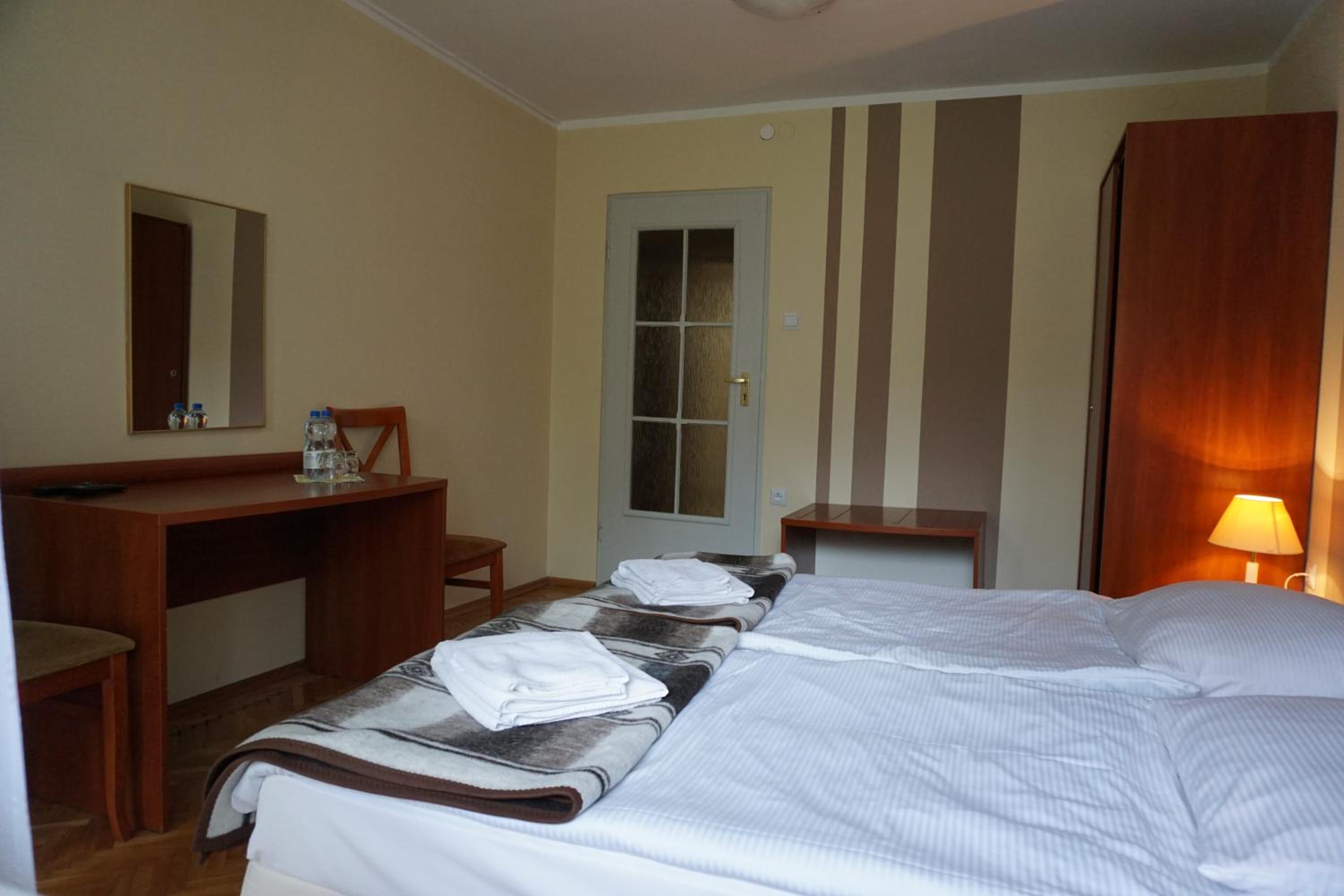 Twin Room - Photo 2