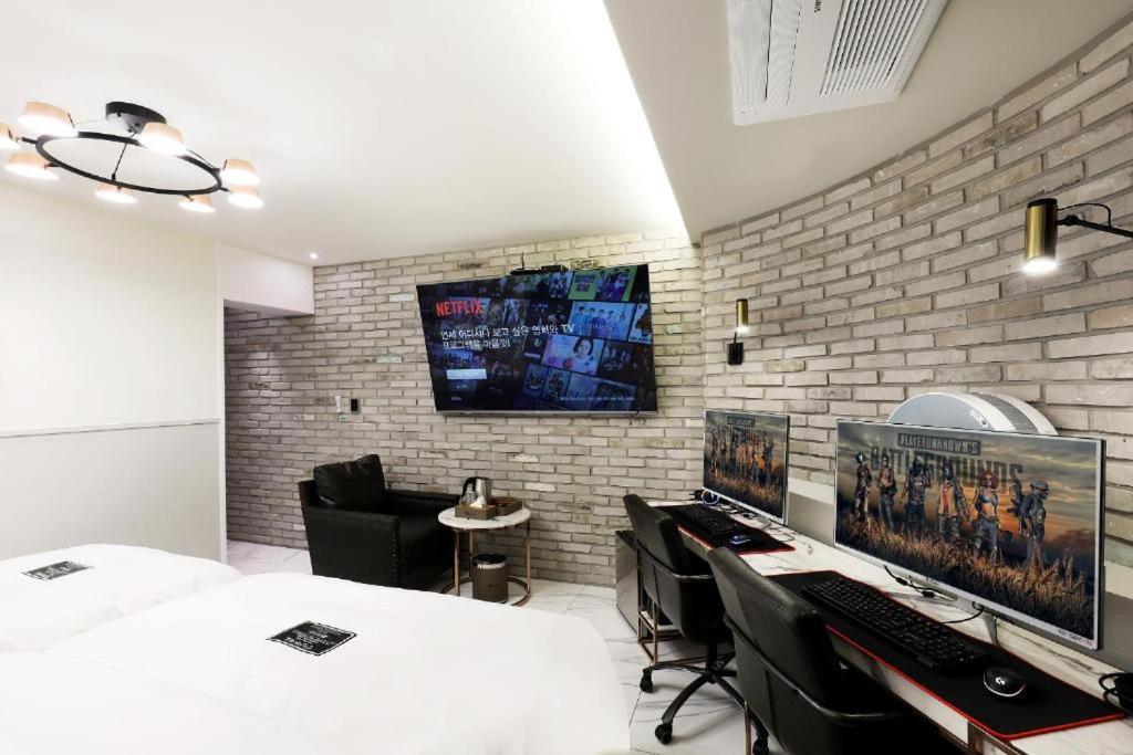 Suite - Photo 7