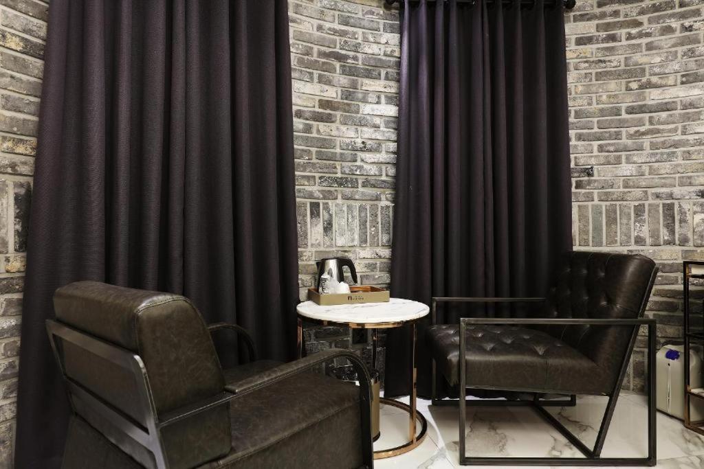 Suite - Photo 10