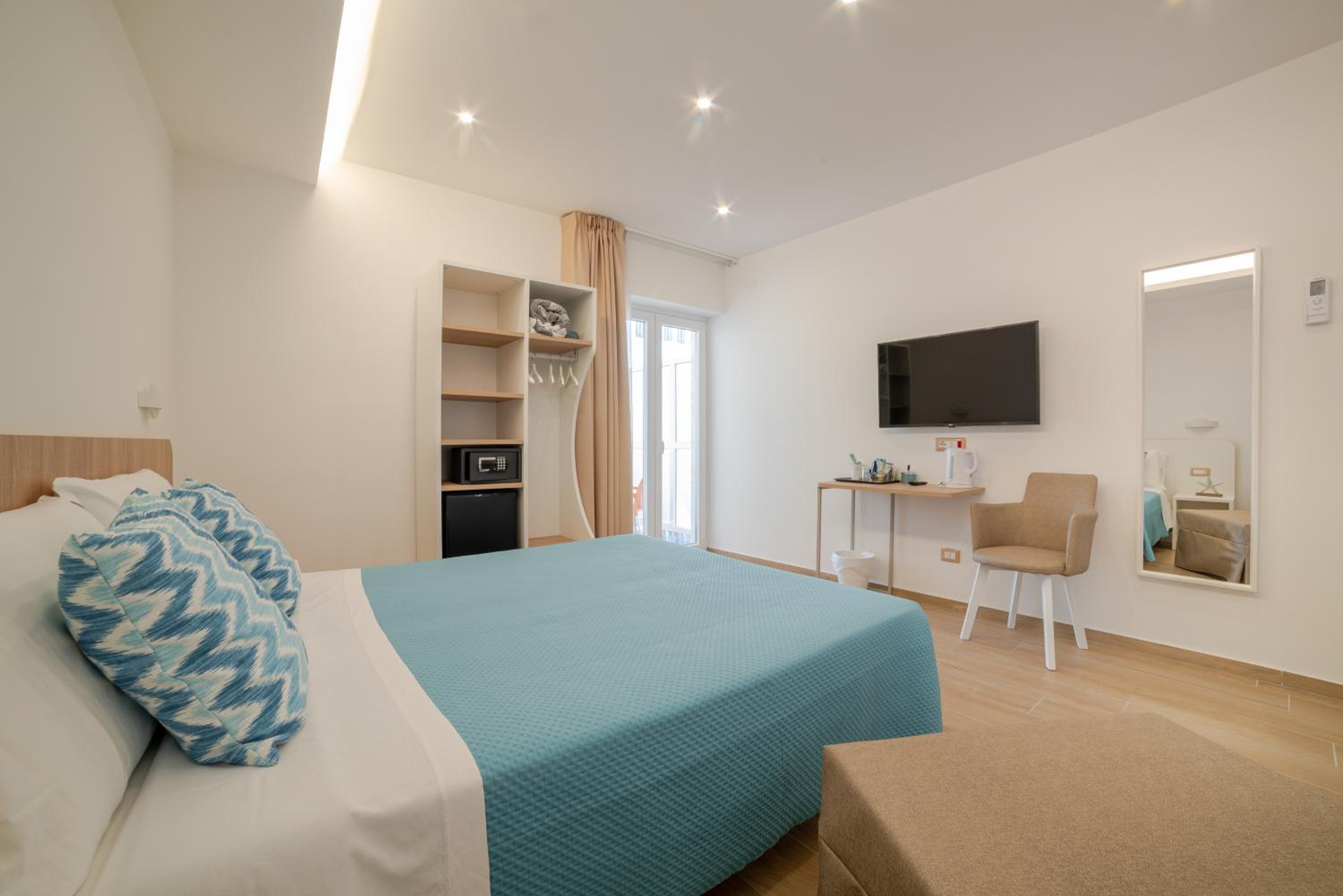Double Room with Extra Bed photo 2