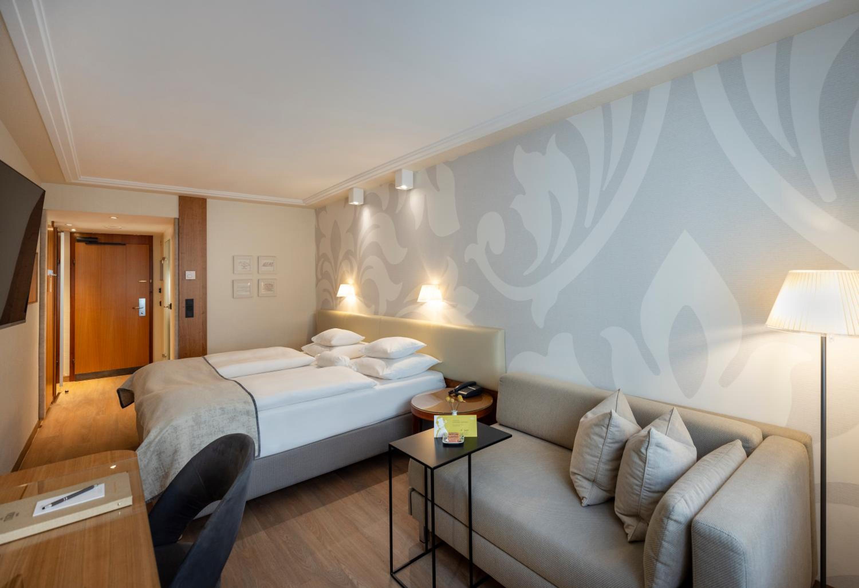 Comfort Double Room thumbnail 5