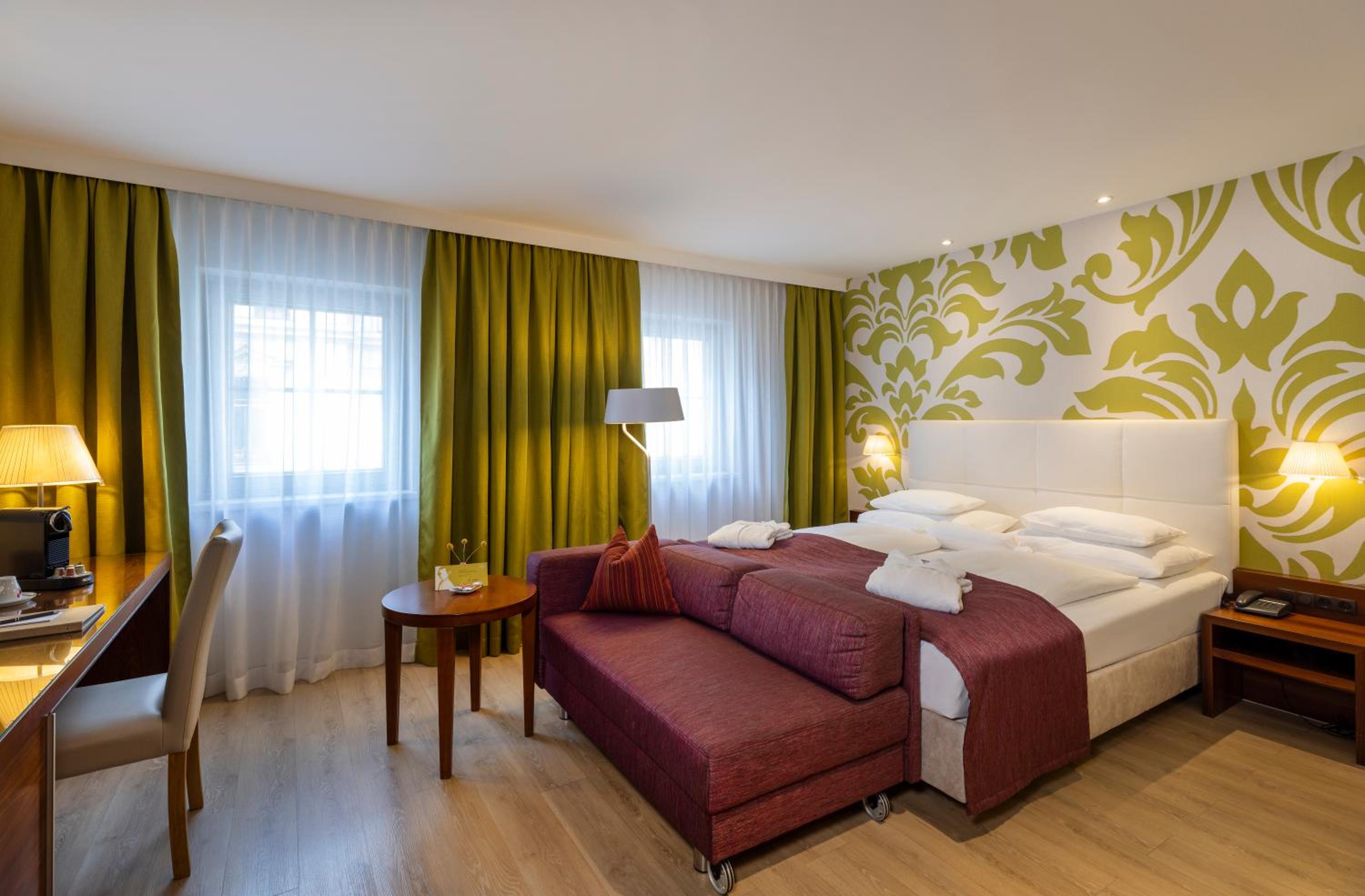 Superior Double Room thumbnail 6