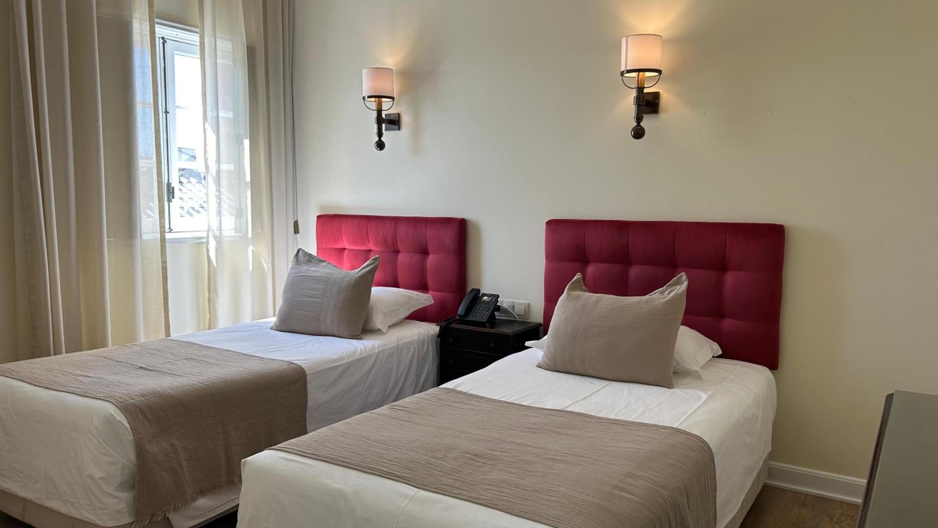 Twin Room - Photo 7