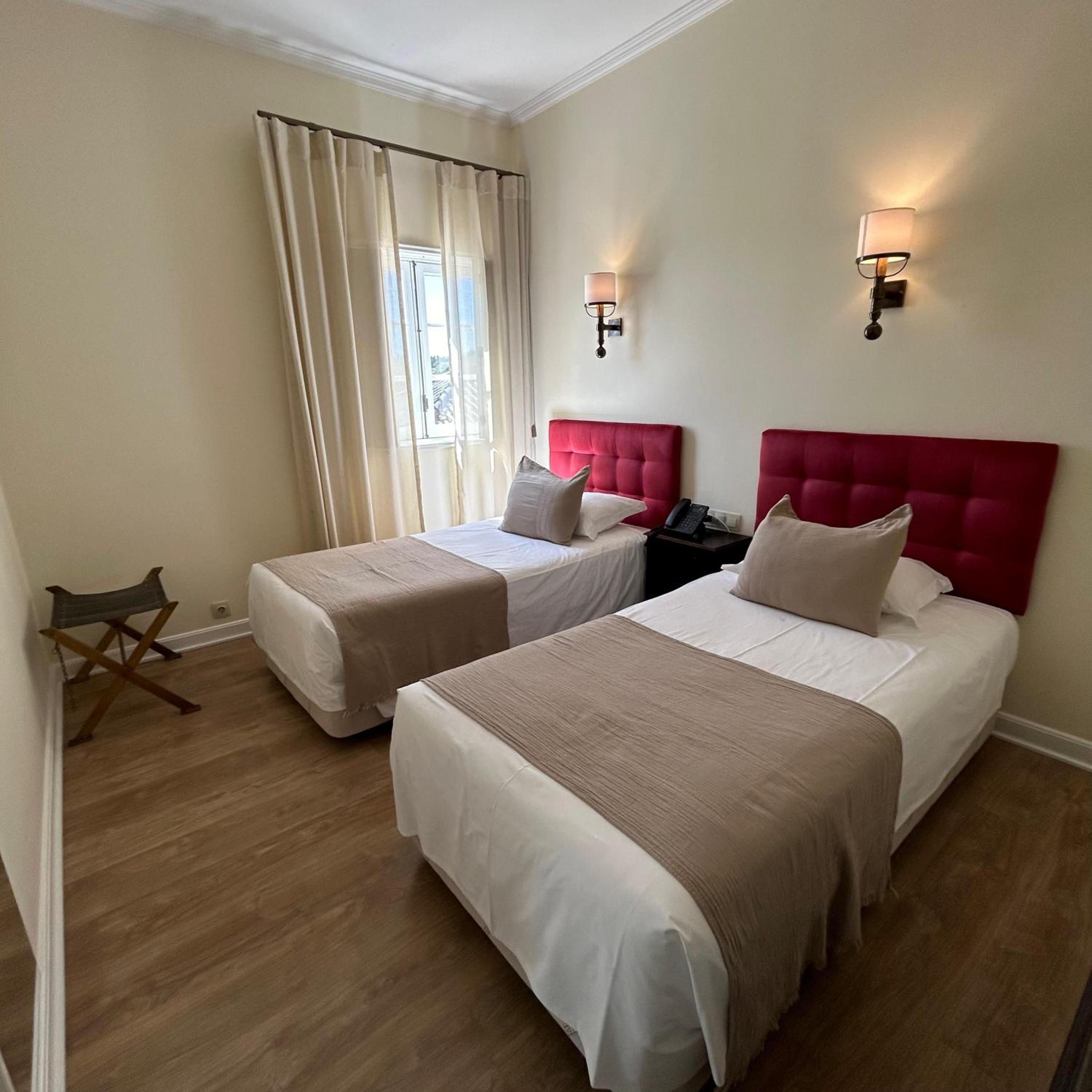 Twin Room - Photo 3