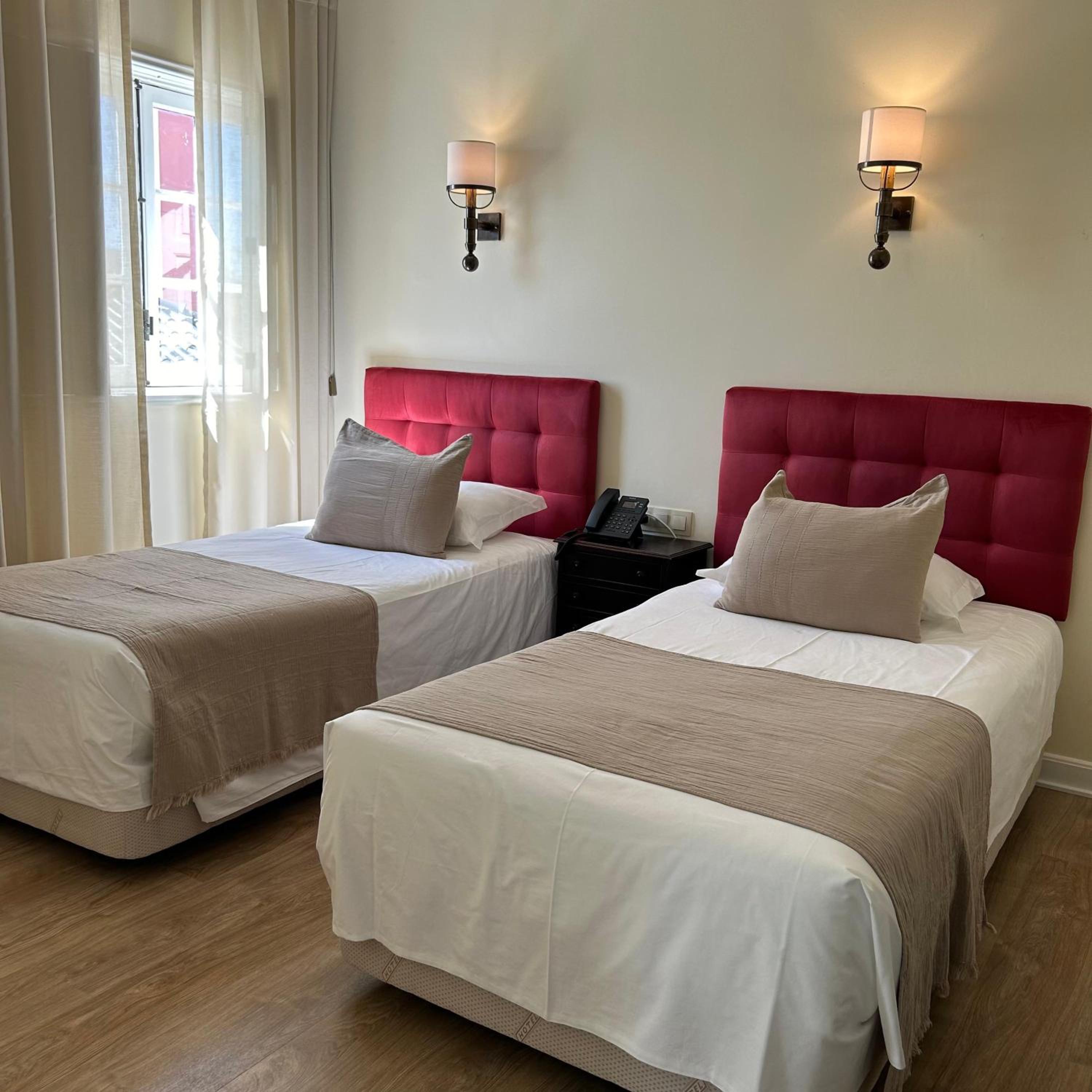 Twin Room - Photo 1
