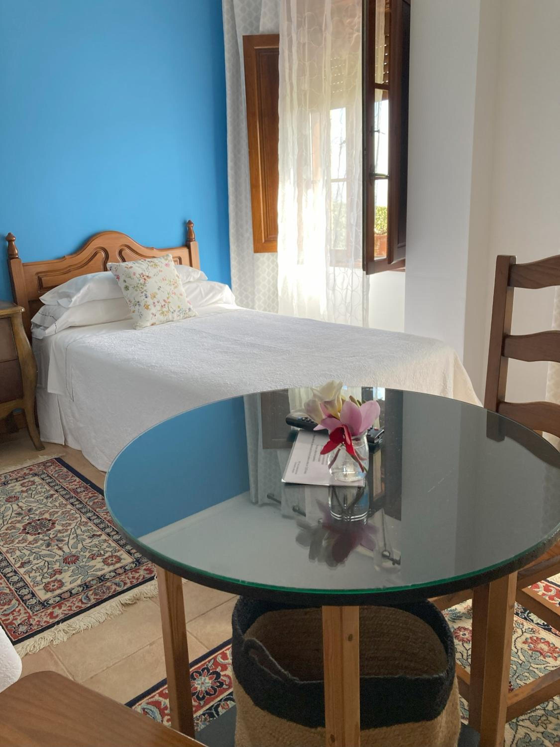 Twin Room - Photo 12