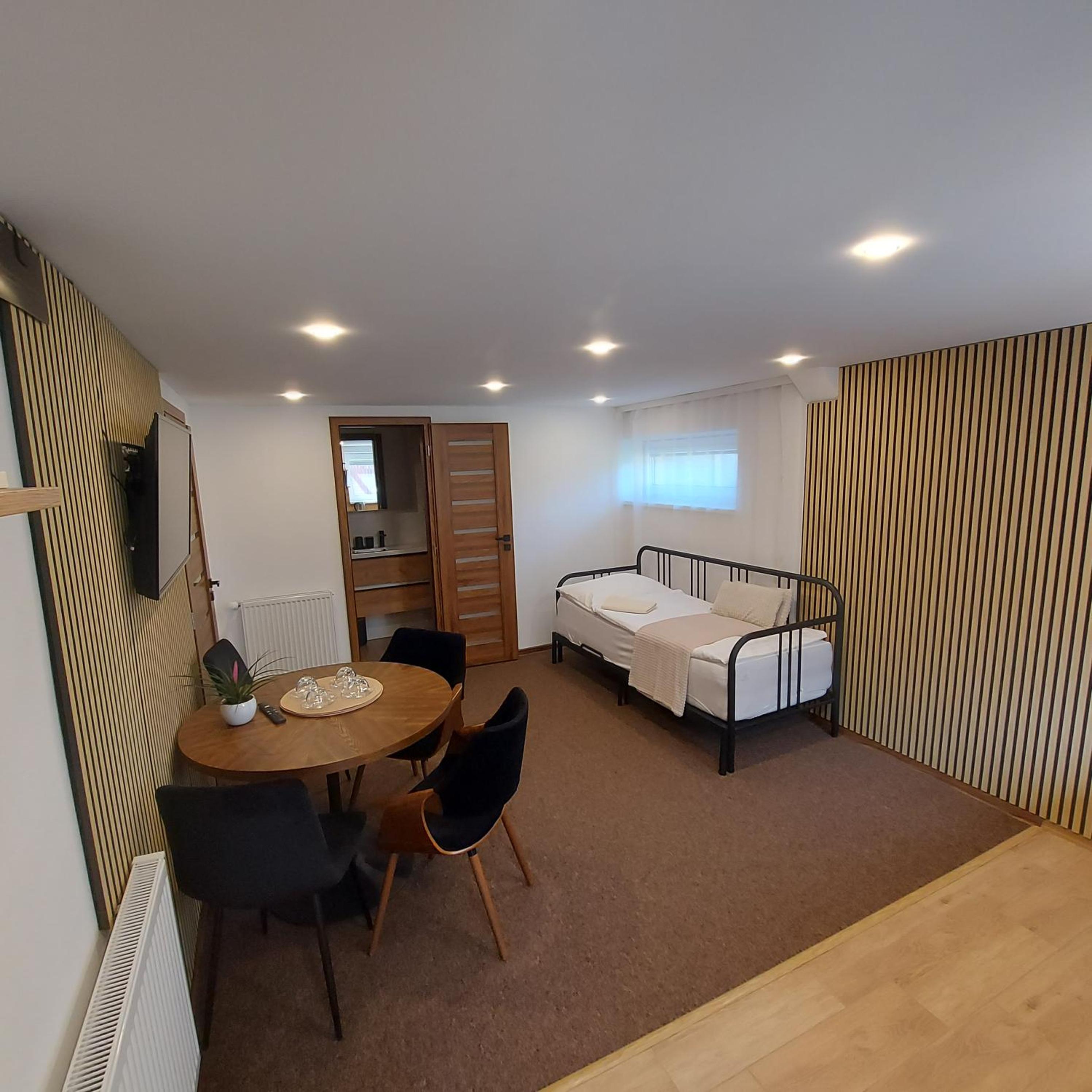 Apartment - Ground Floor - Photo 2