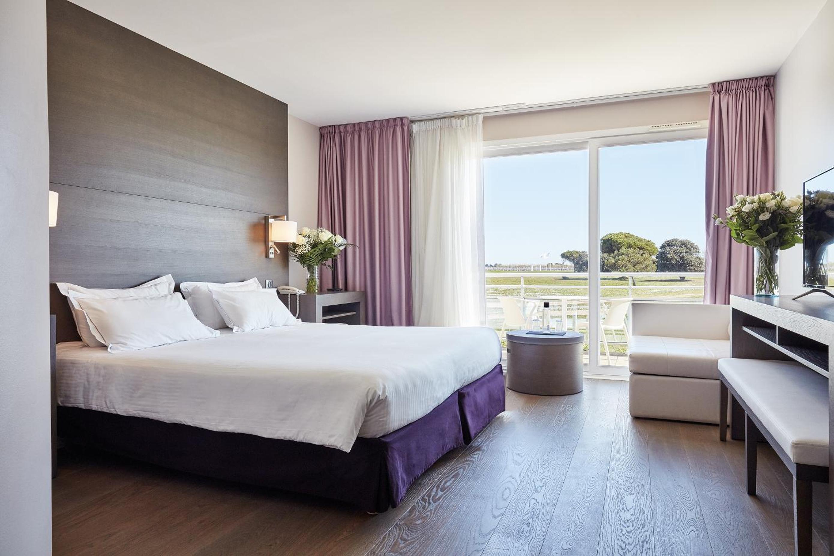 Chambre Double Premium - Côté Vignoble Chambre Double Premium - Côté Vignoble
