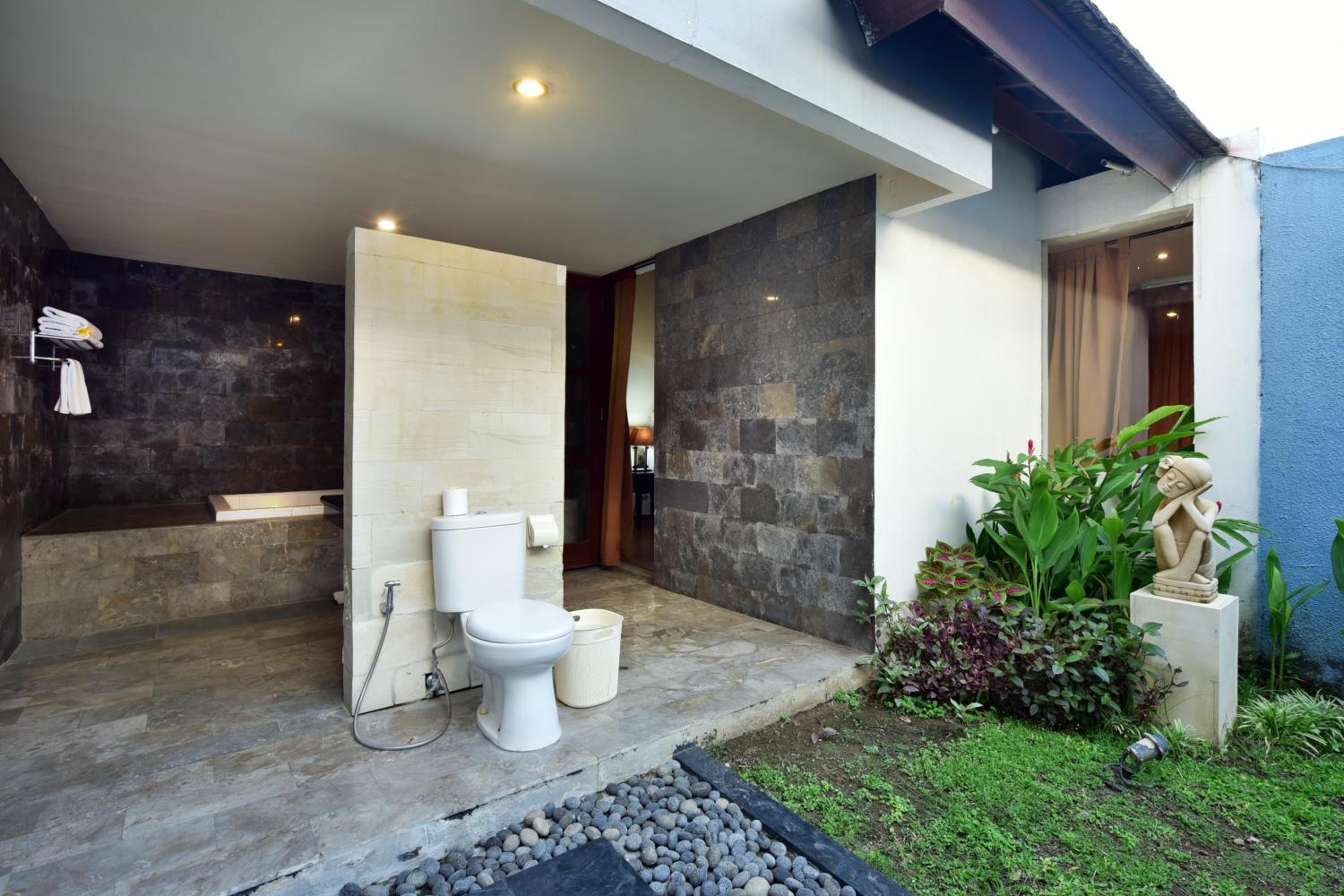 Three-Bedroom Private Pool Villa with Bathtub thumbnail 6