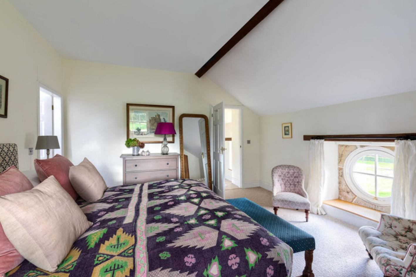 Four-Bedroom House photo 3