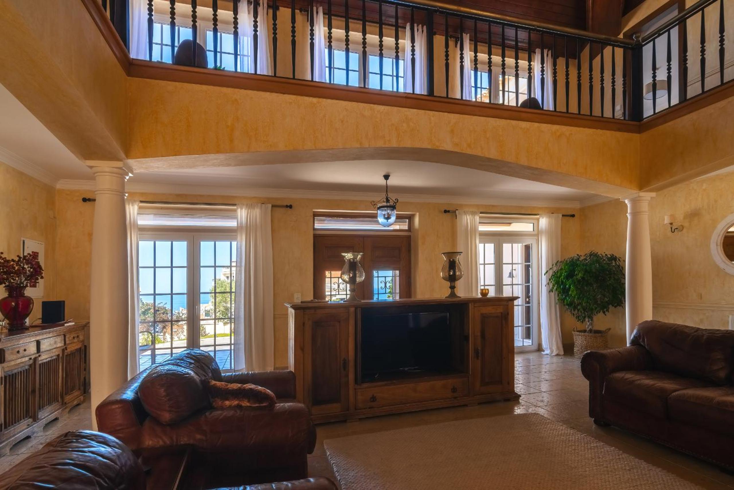 Five-Bedroom Villa photo 2