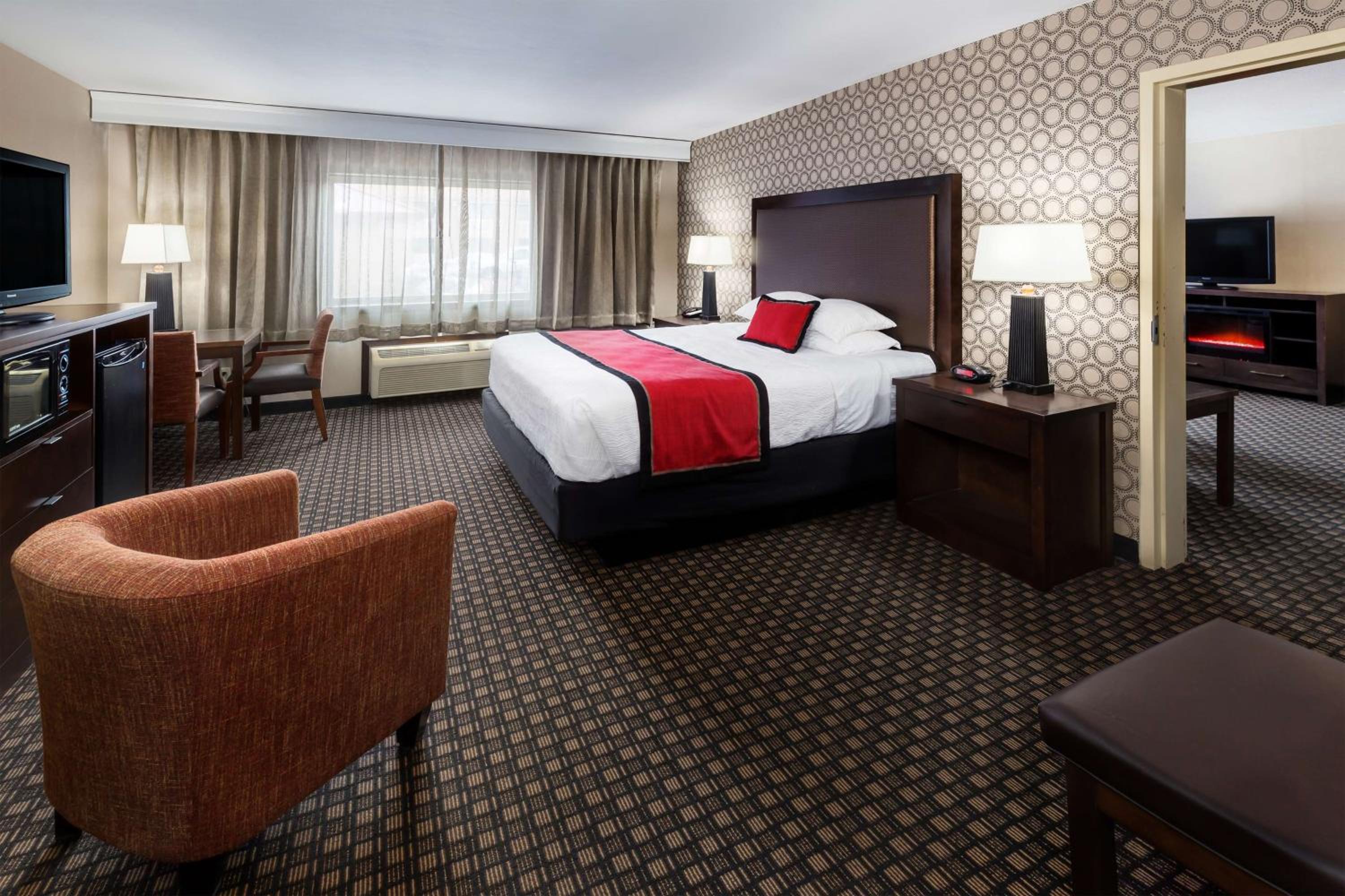 Two-Room King Suite with Sofa Bed - Photo 5