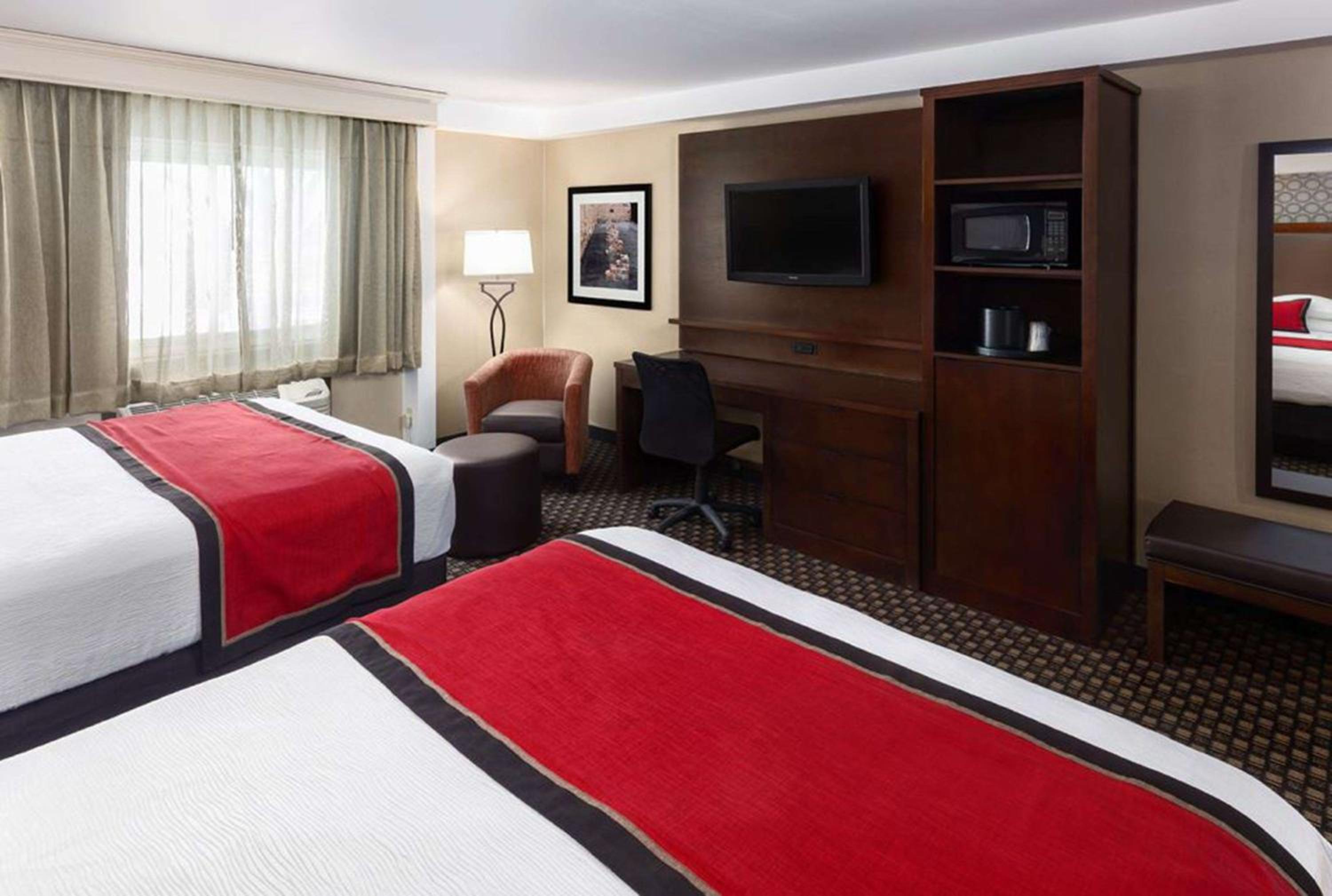 Queen Room with Two Queen Beds - Non-Smoking - Photo 1