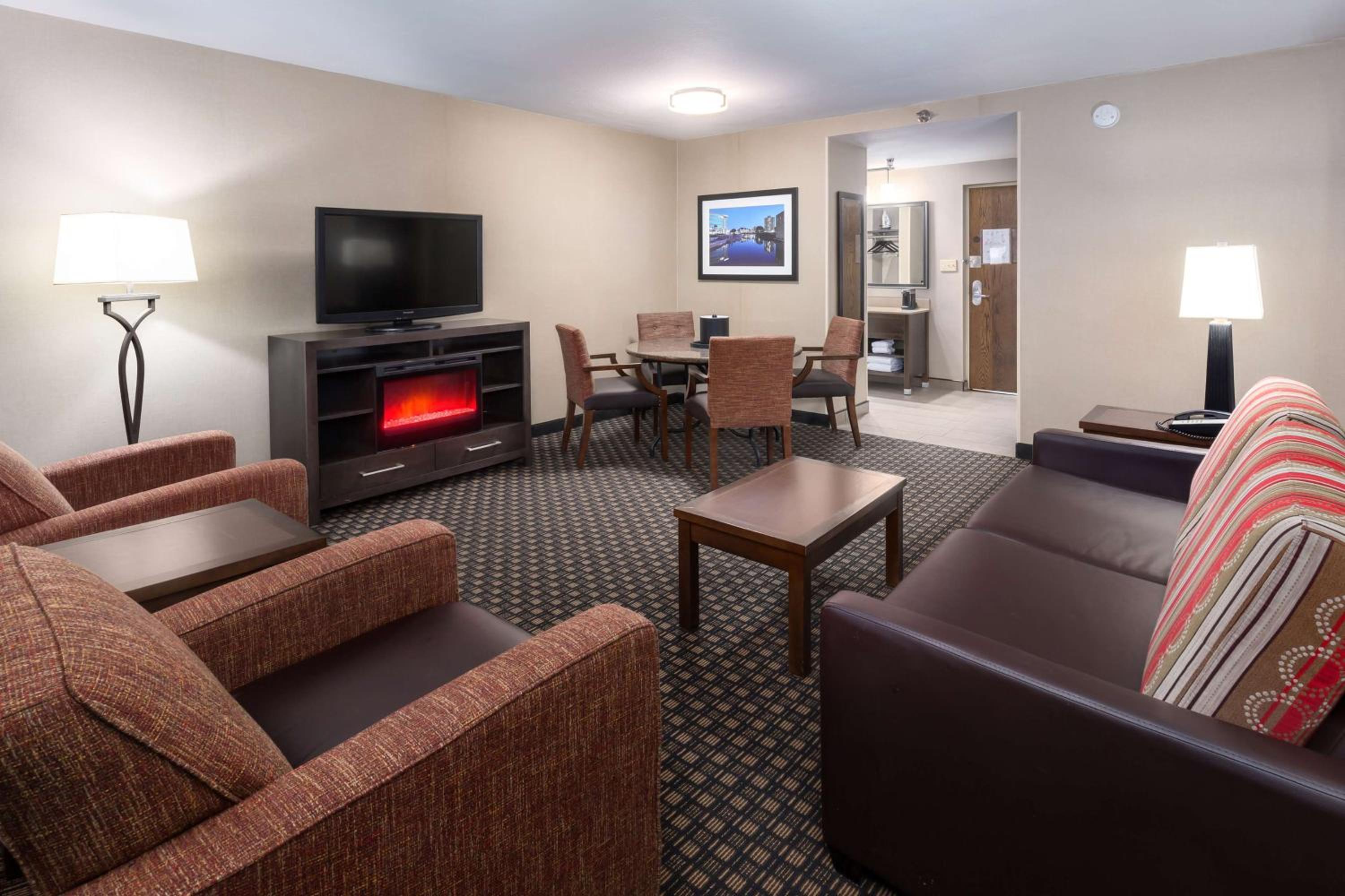Two-Room King Suite with Sofa Bed - Photo 2