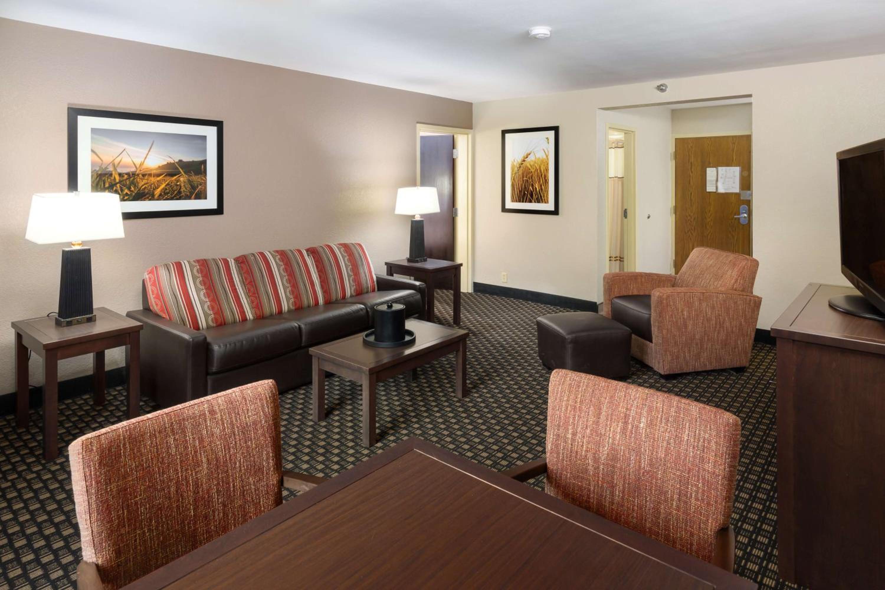 Two-Room Queen Suite with Two Queen Beds and Sofa Bed - Photo 2