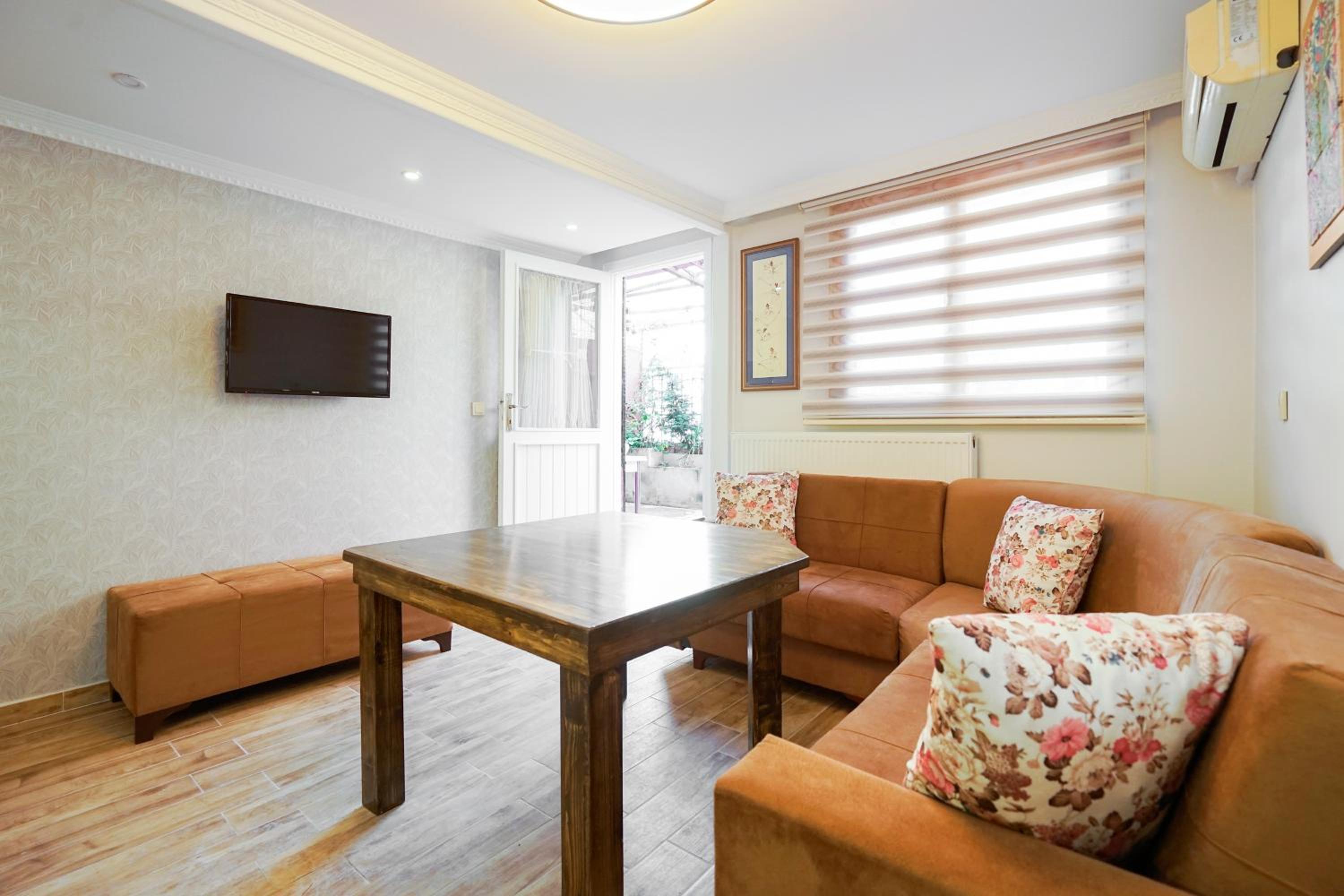 Apartment with Terrace photo 2