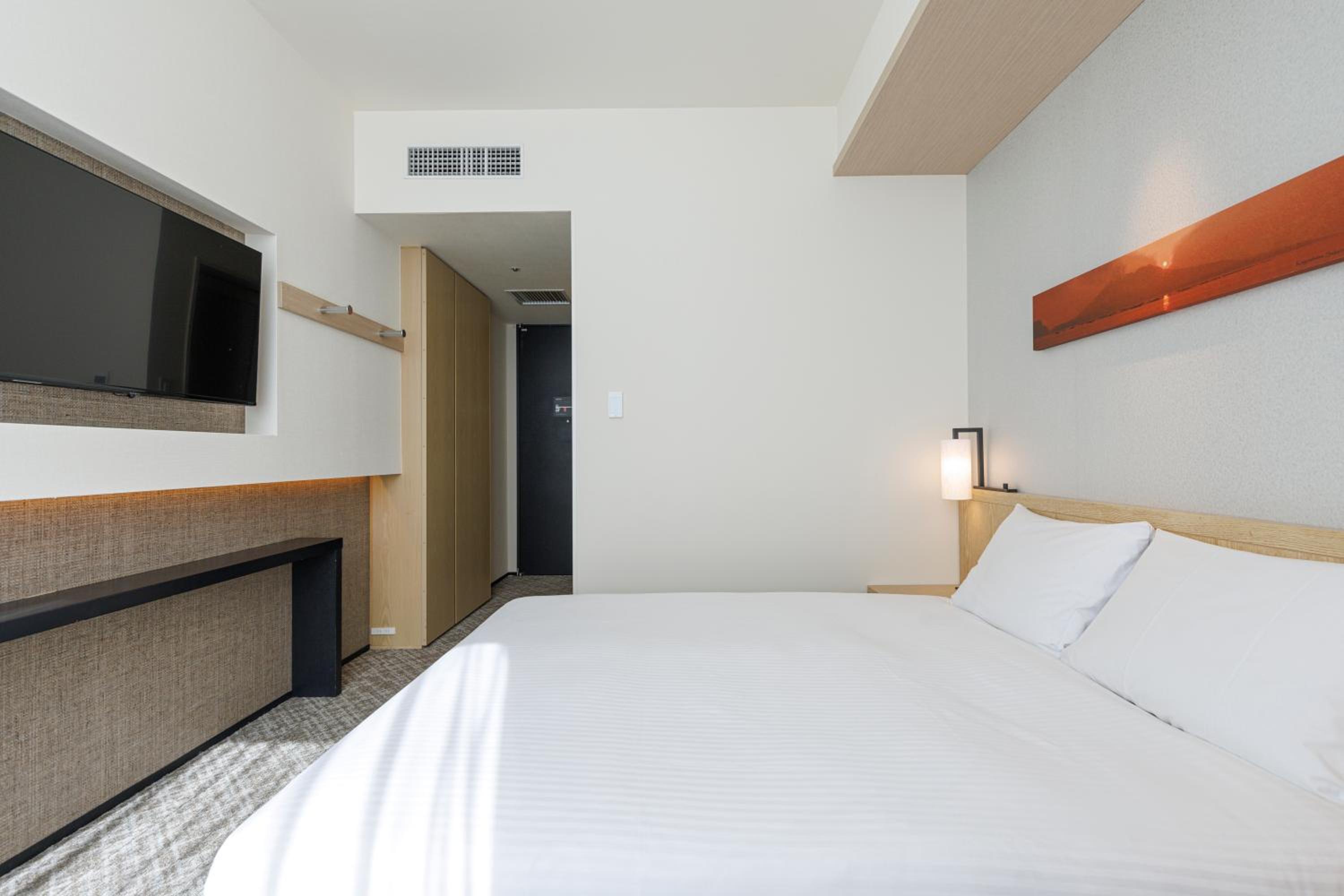 Standard Double Room with Queen Bed - Non-Smoking - Photo 4