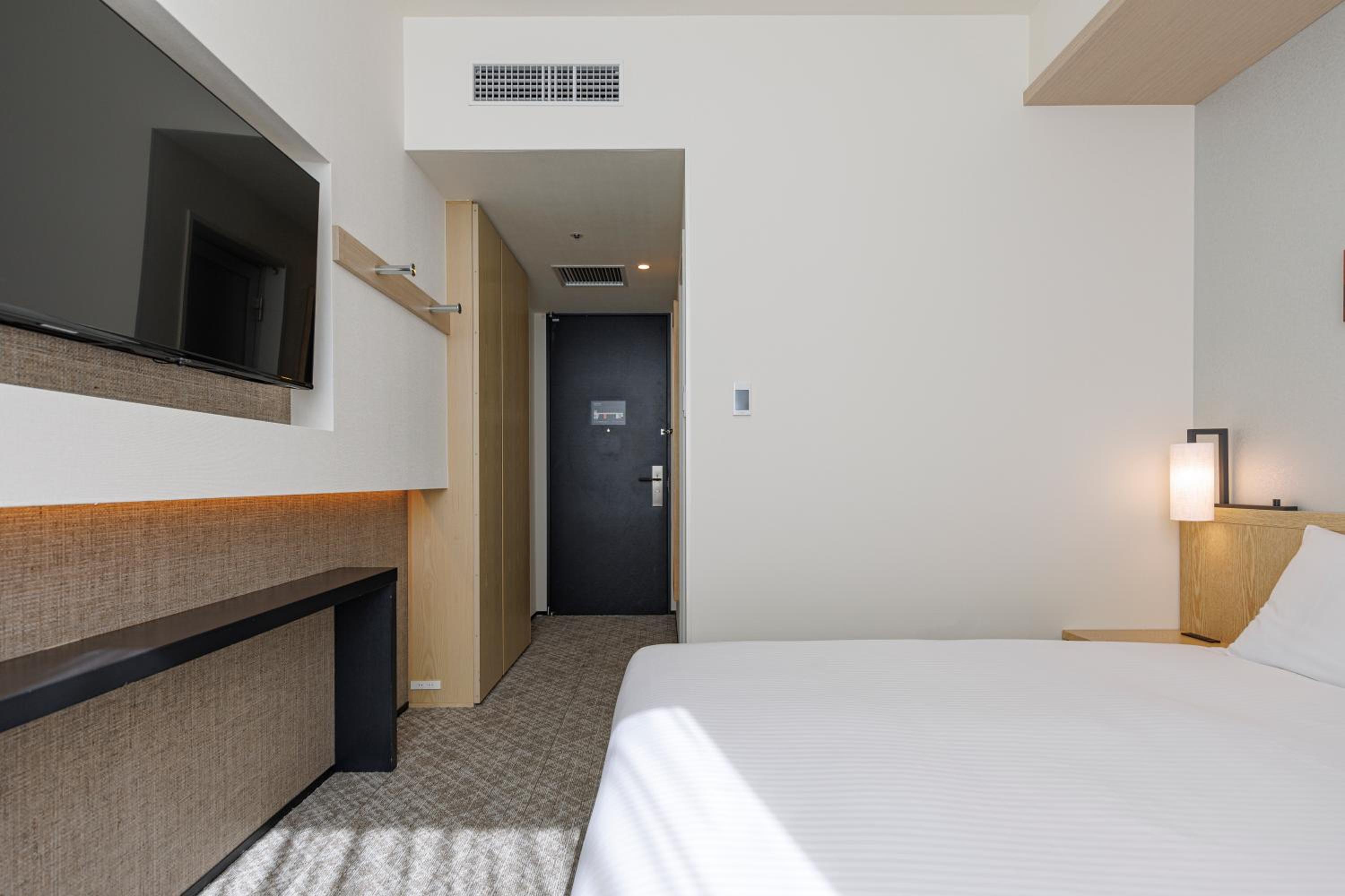 Standard Double Room with Queen Bed - Non-Smoking - Photo 8