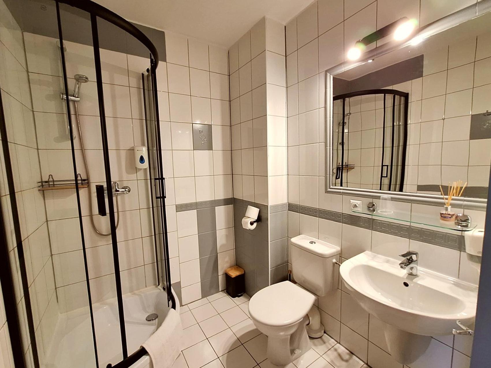 Double Room - Photo 6