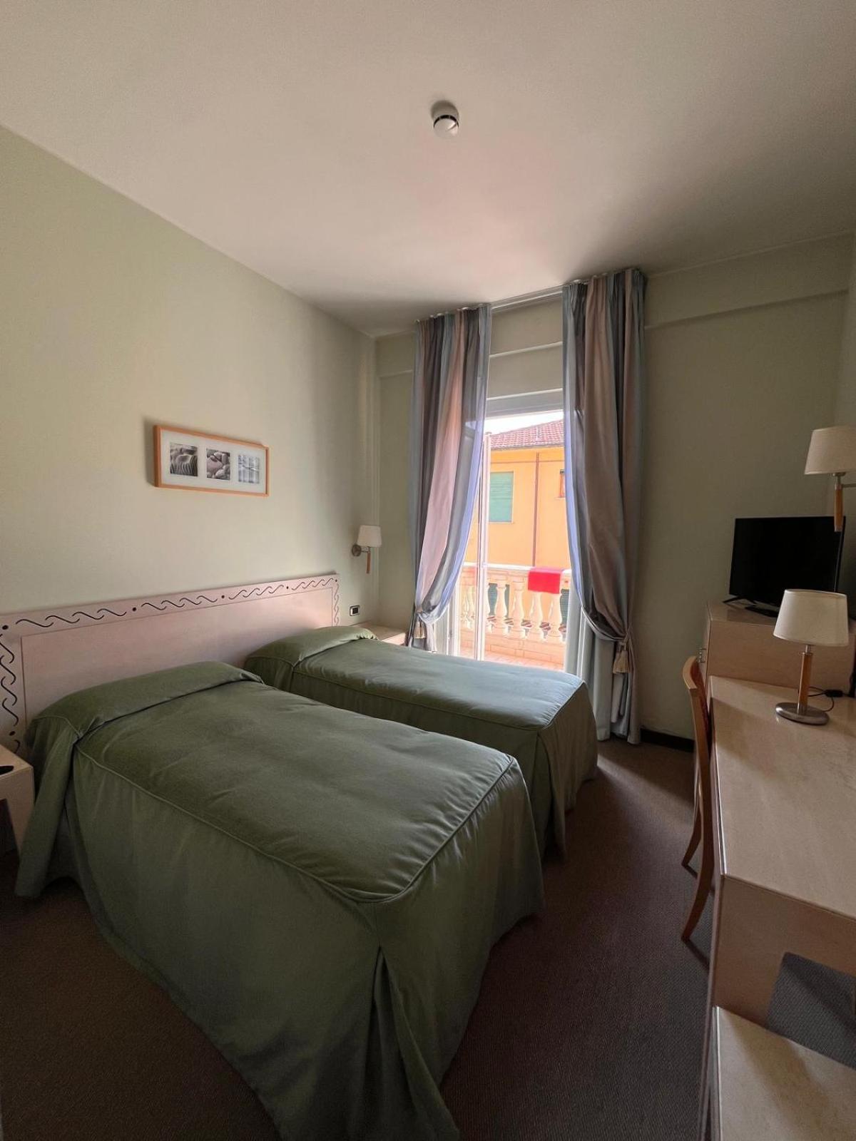 Twin Room - Photo 1