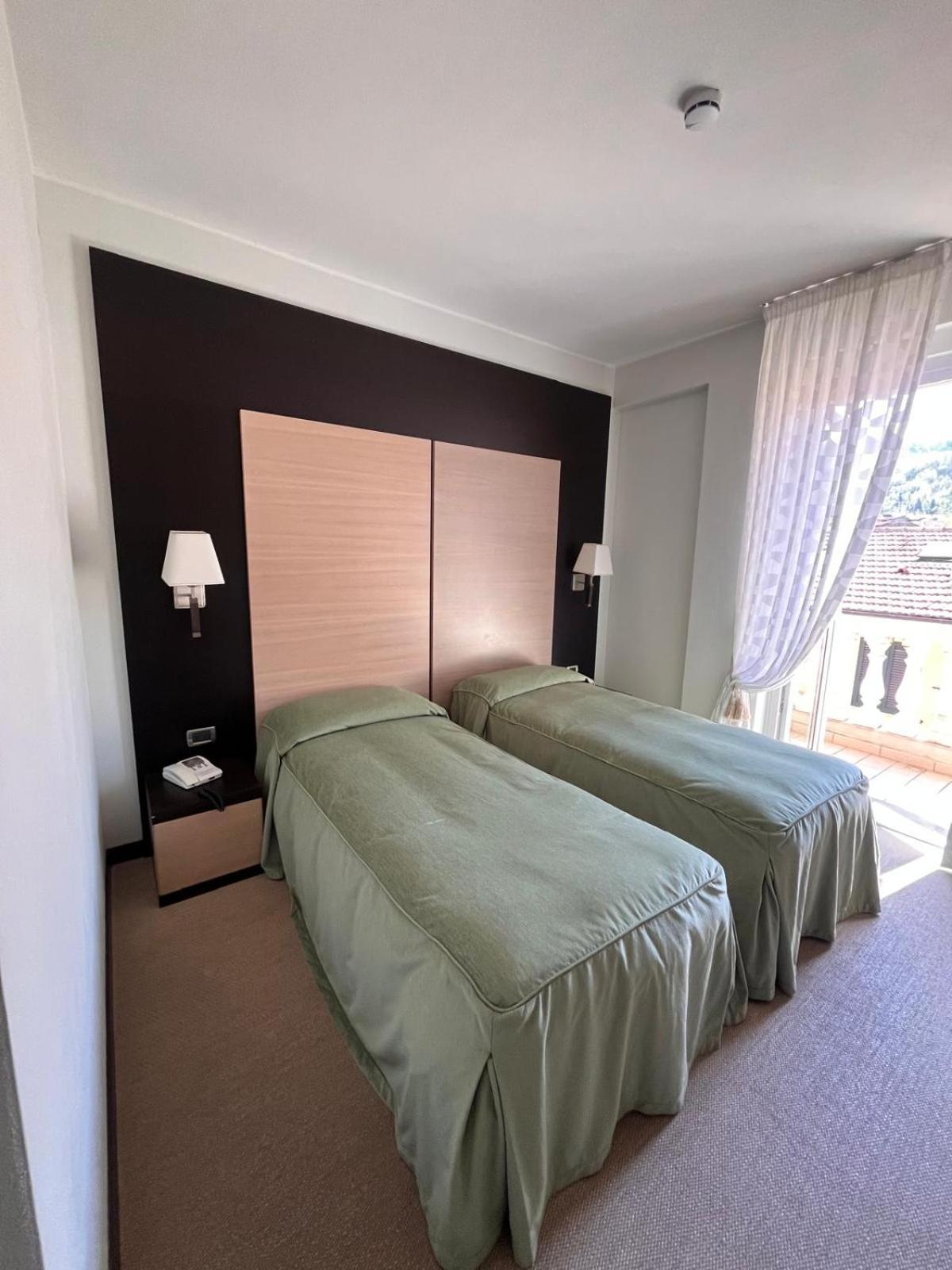Twin Room - Photo 2
