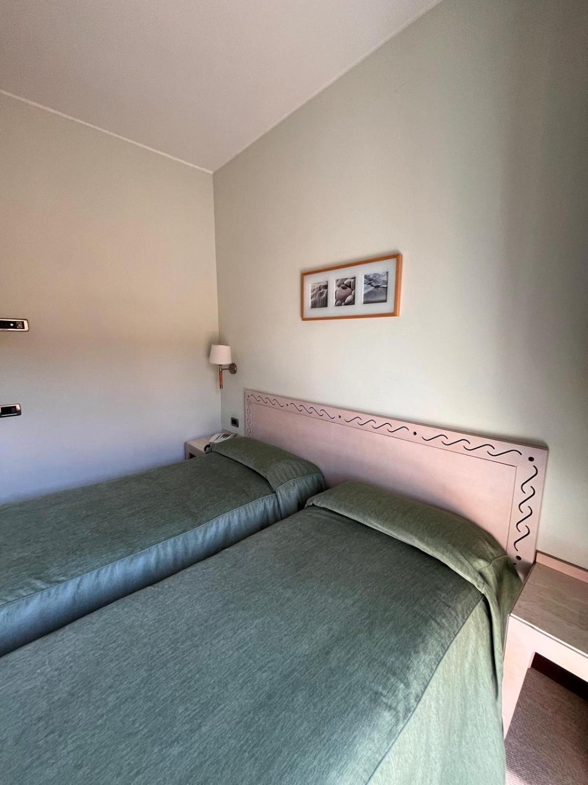 Twin Room - Photo 3