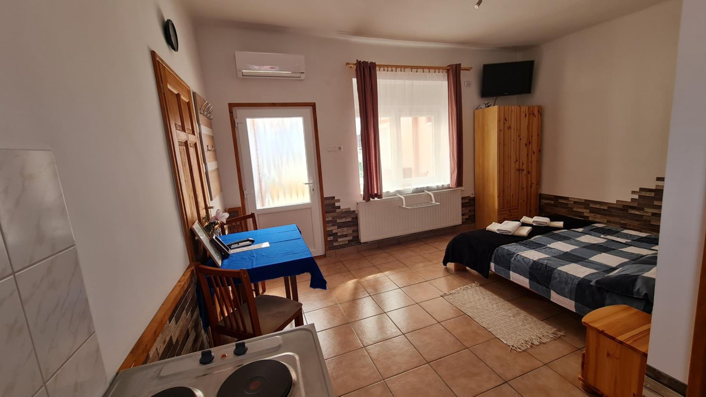 Double Room with Private Bathroom photo 2
