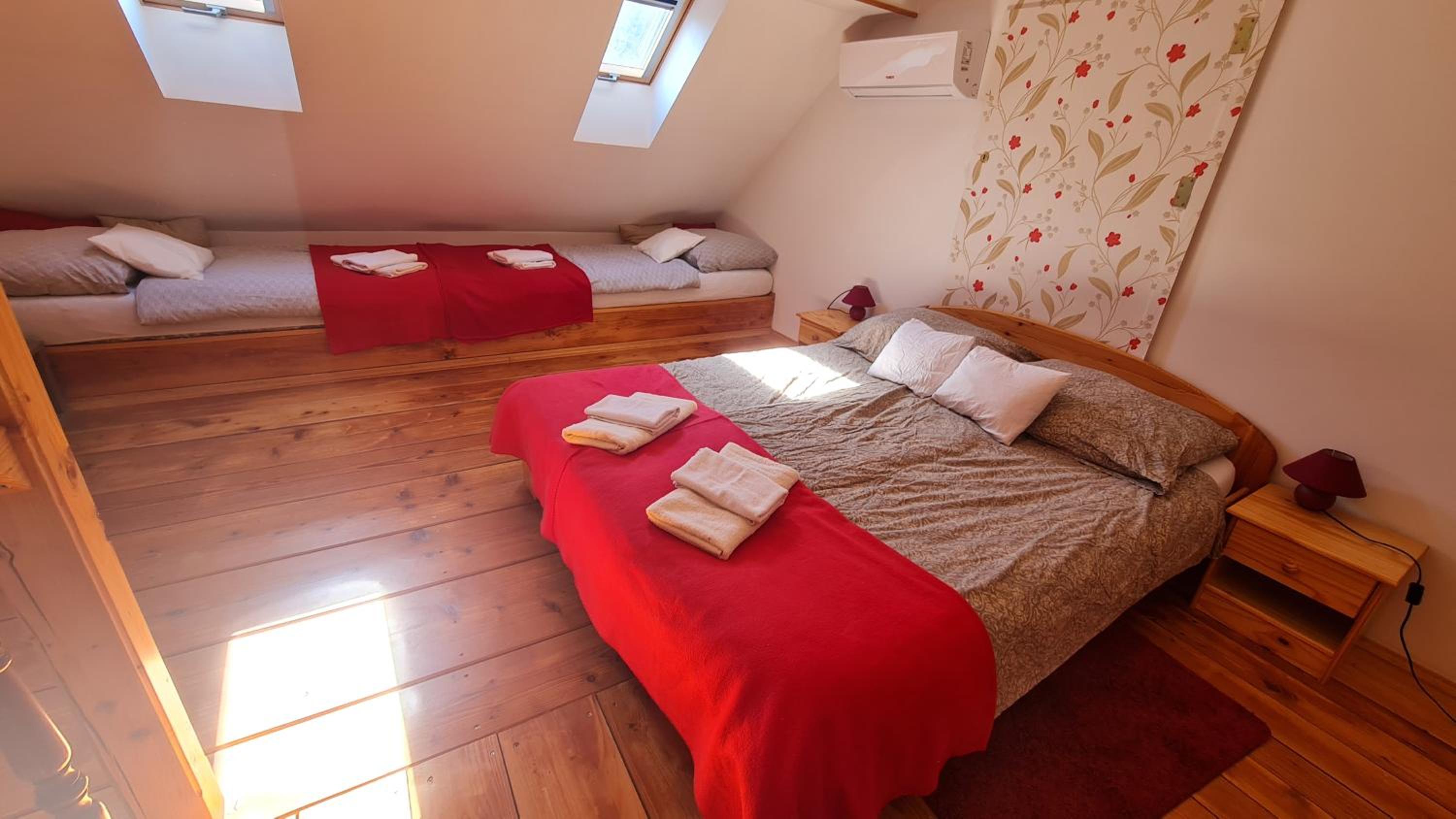 Quadruple Room with Private Bathroom photo 1