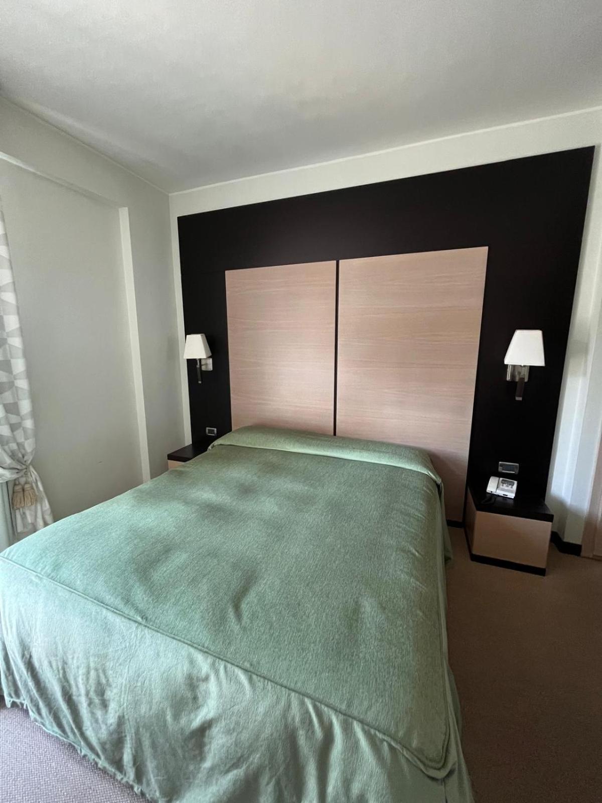 Double Room - Photo 8