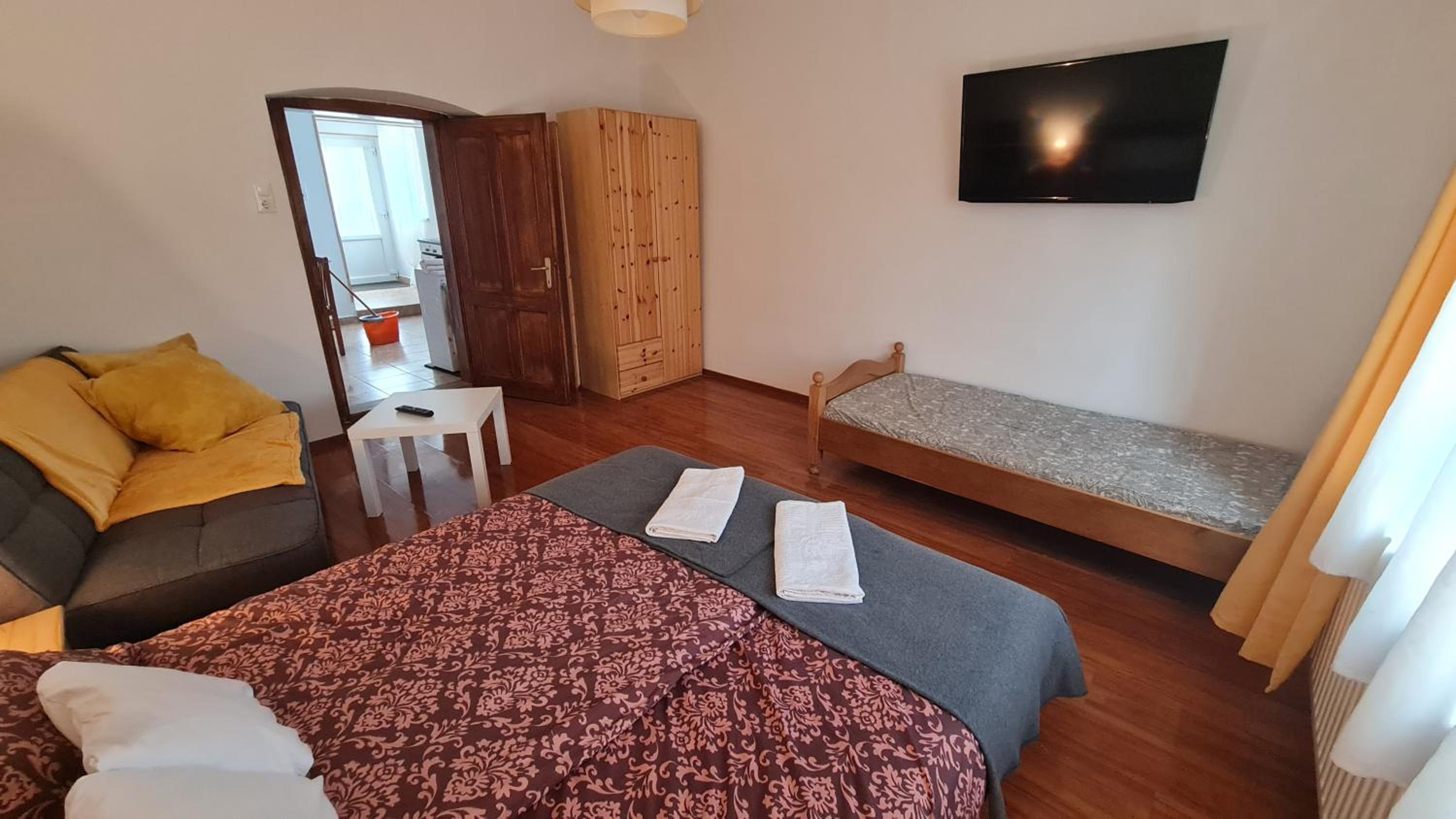 Quadruple Room with Private Bathroom photo 2