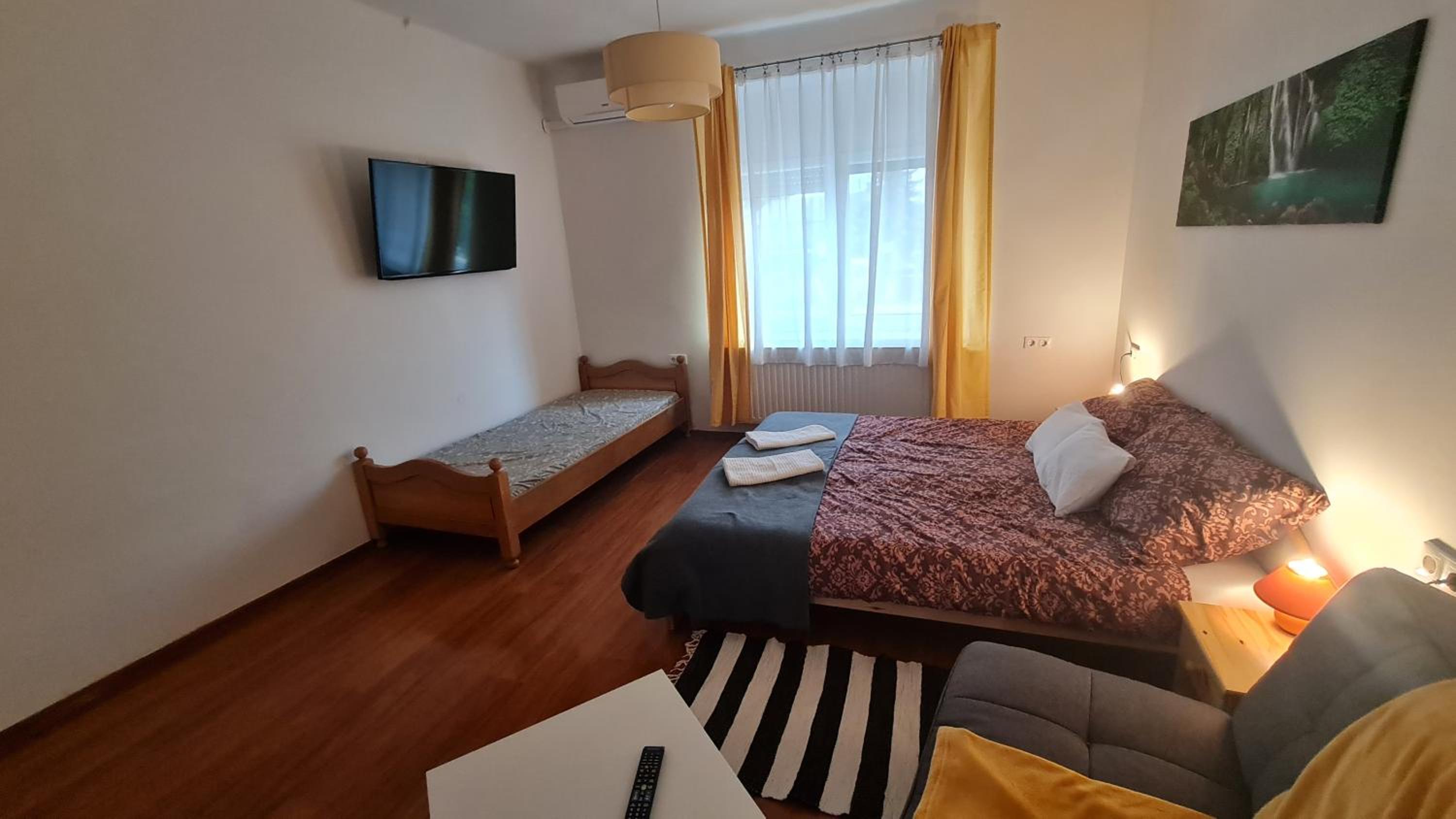 Quadruple Room with Private Bathroom photo 3