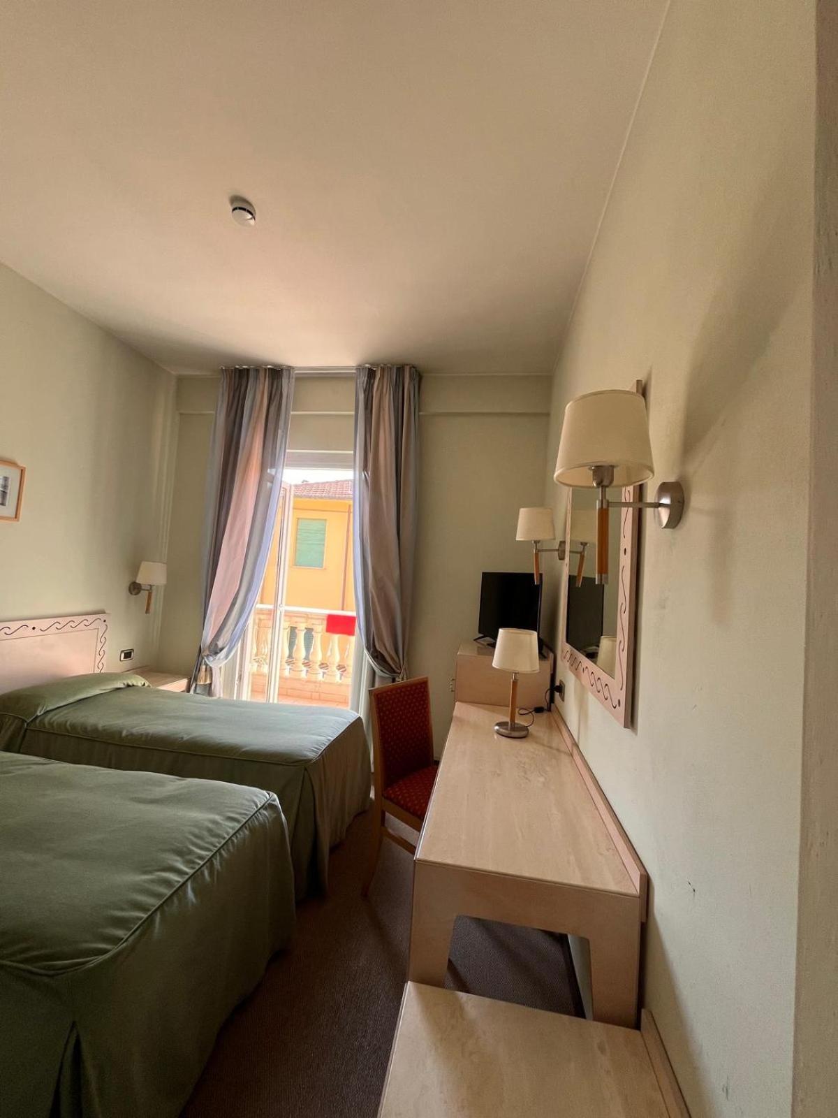 Twin Room - Photo 4