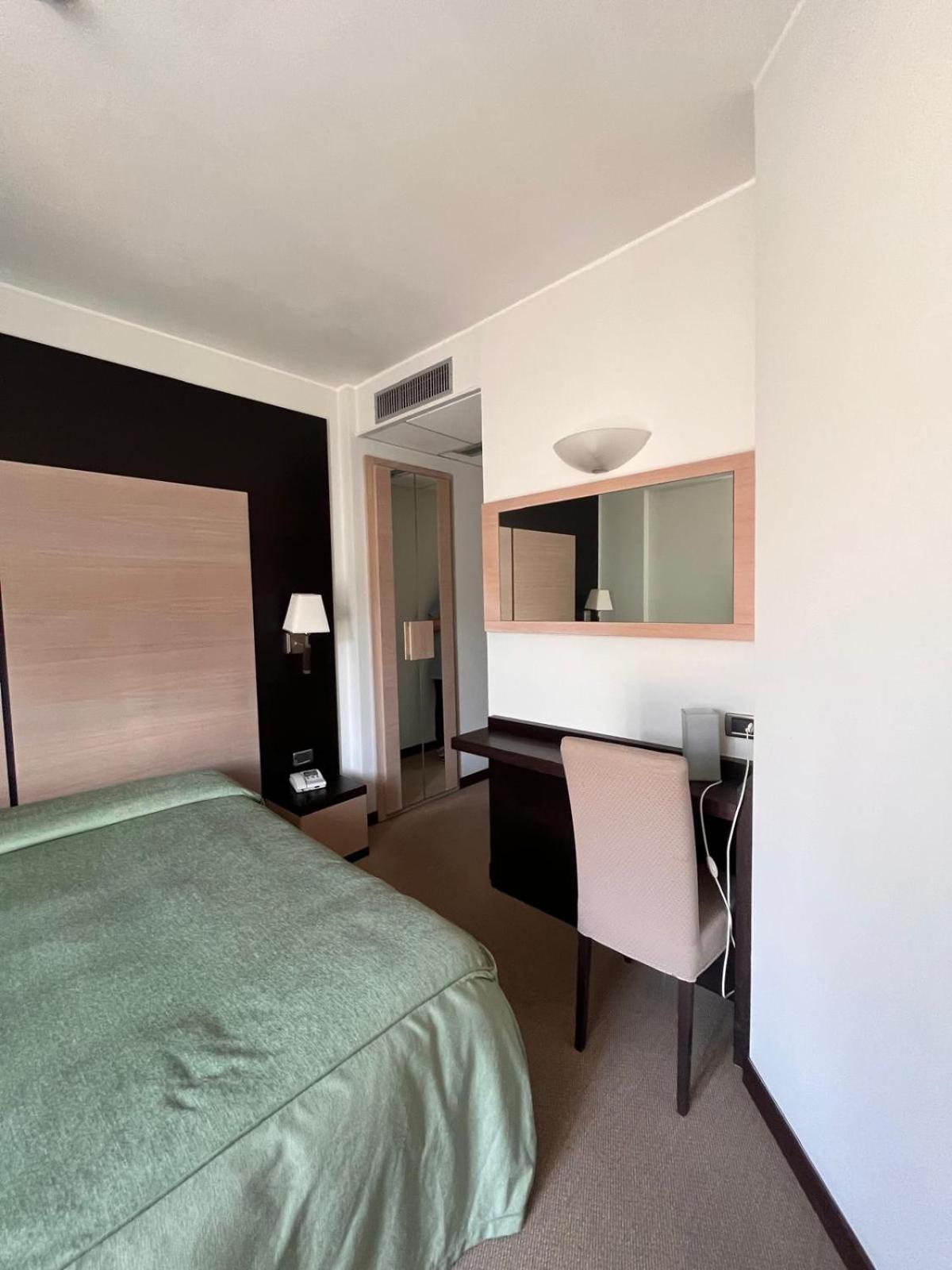 Double Room - Photo 6