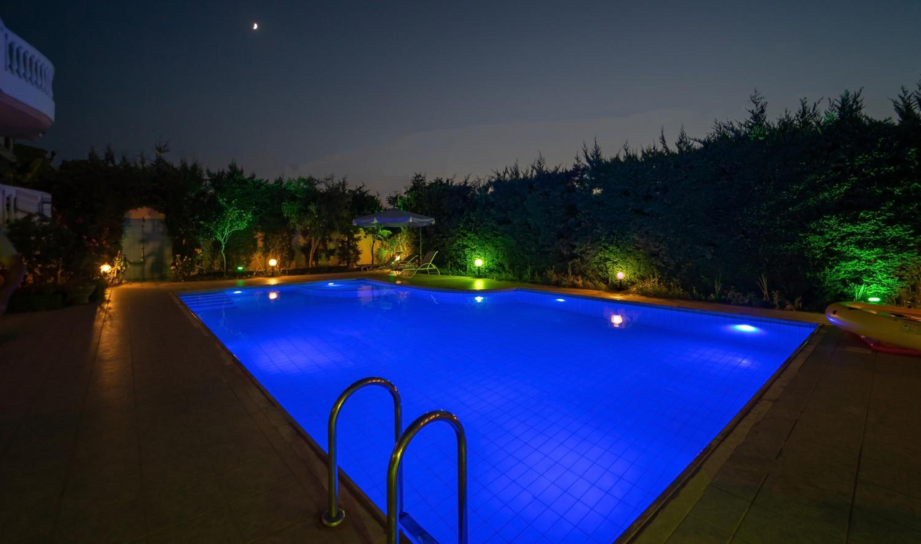 Family & Friends Suite Pool View photo 3