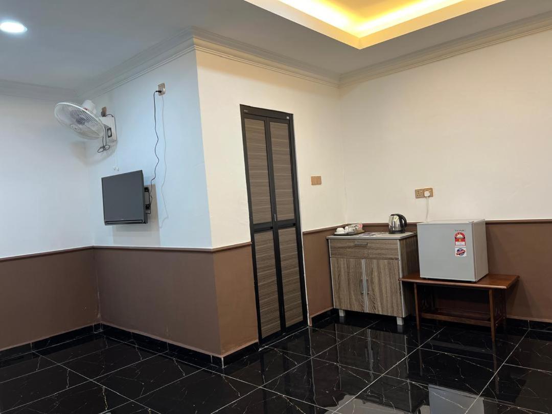 Family Room with Private Bathroom photo 1
