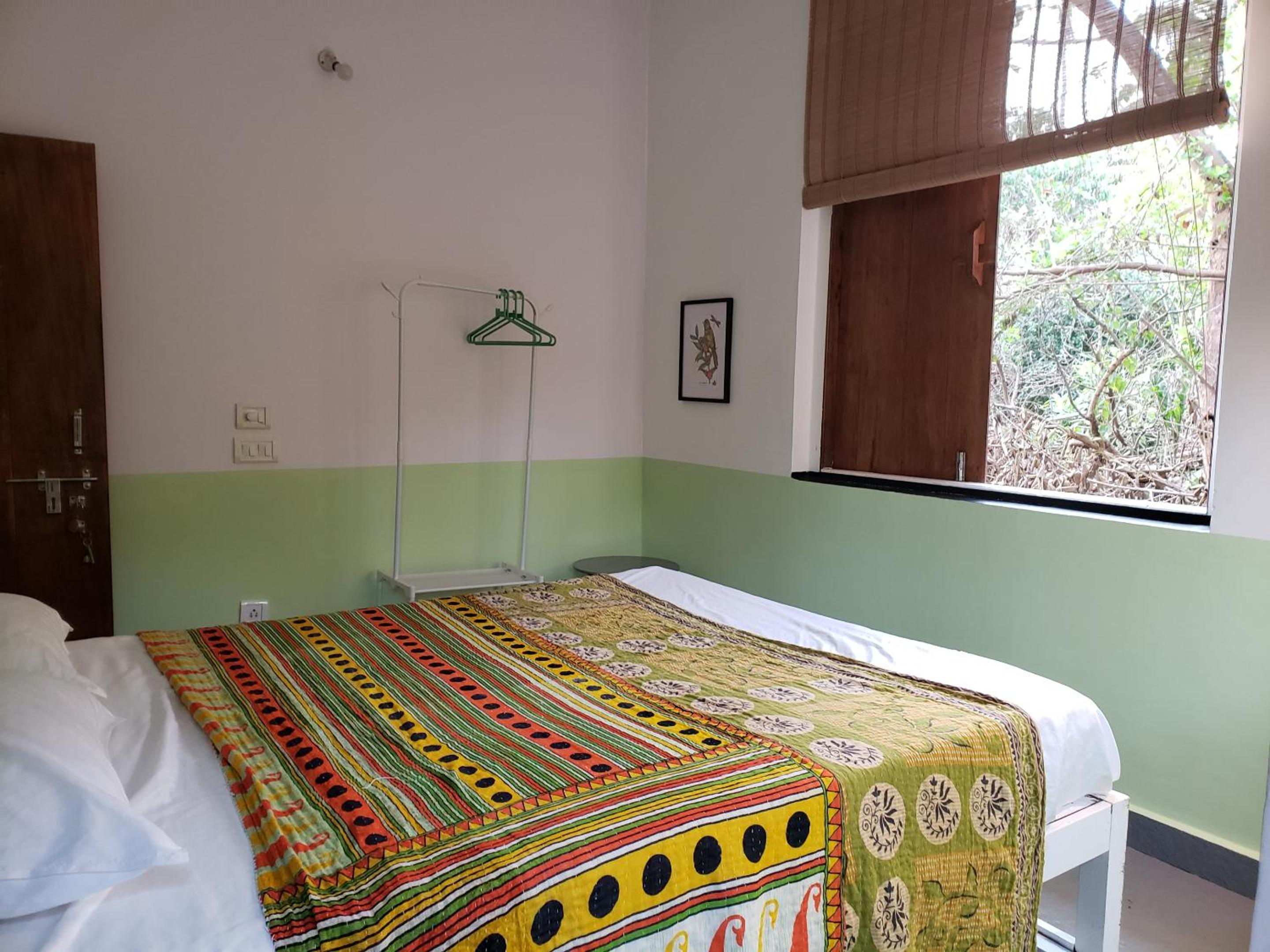 Queen Room with Shared Bathroom photo 1