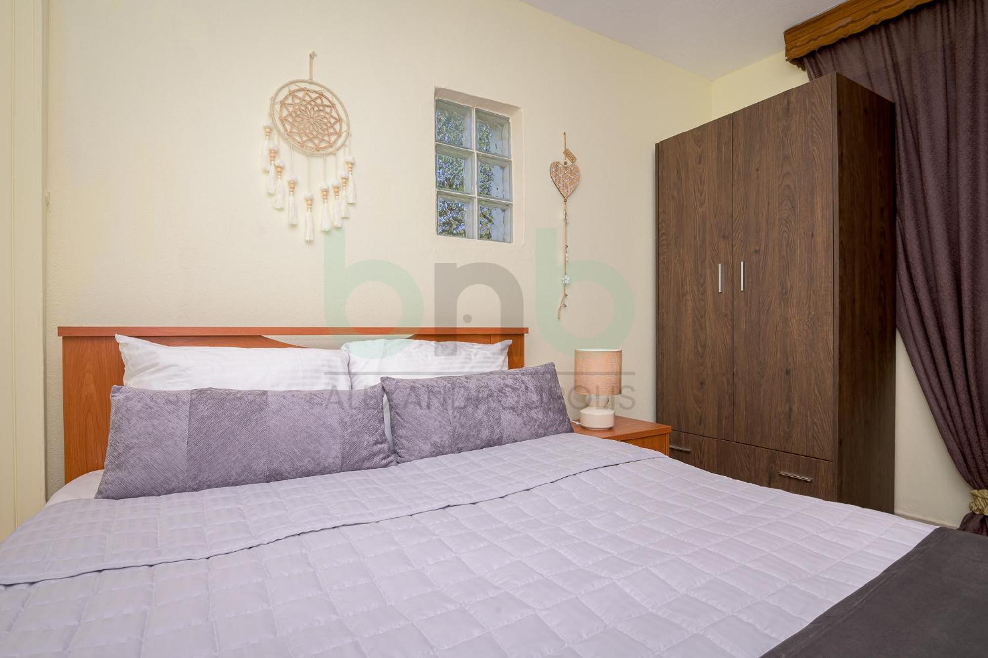 Three-Bedroom House photo 2