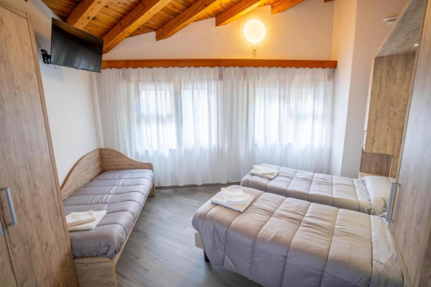 Basic Triple Room photo 1