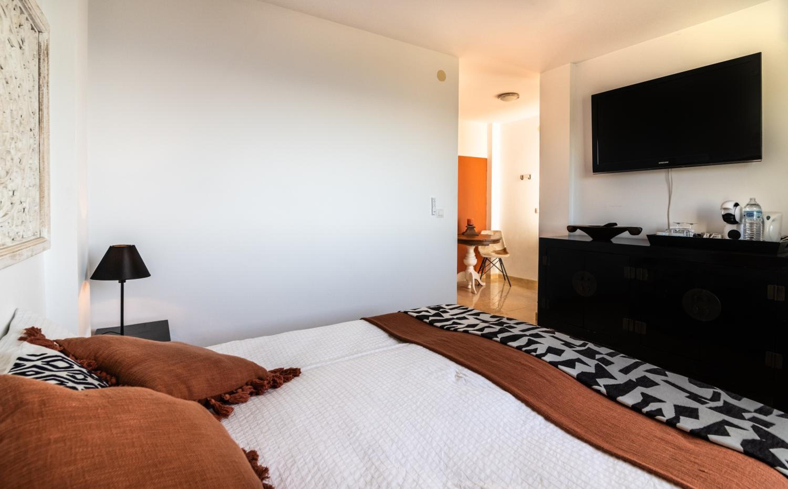 Deluxe Double Room With Extra Bed photo 2