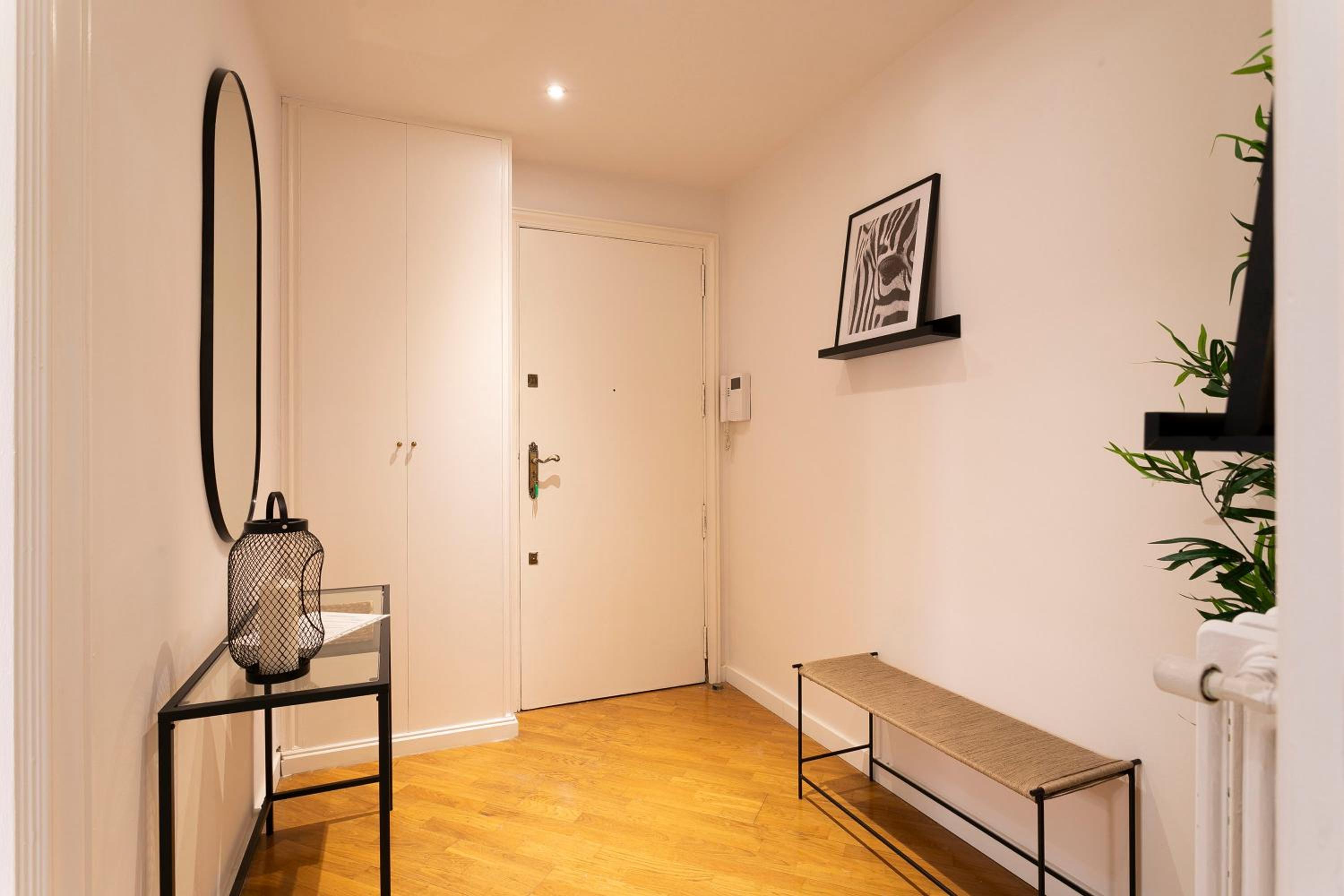 Apartment photo 2