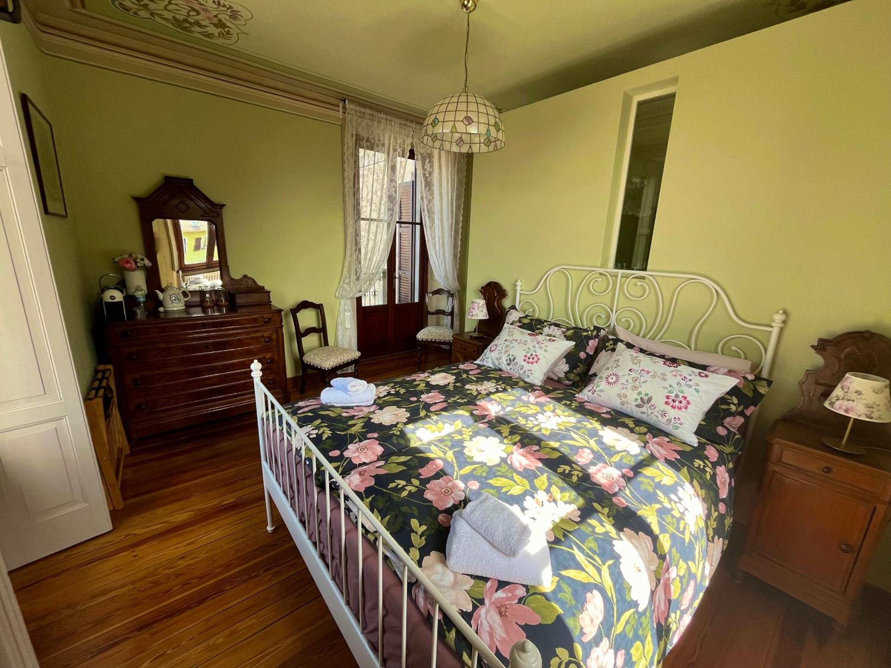 Family Room with Private Bathroom - Photo 4