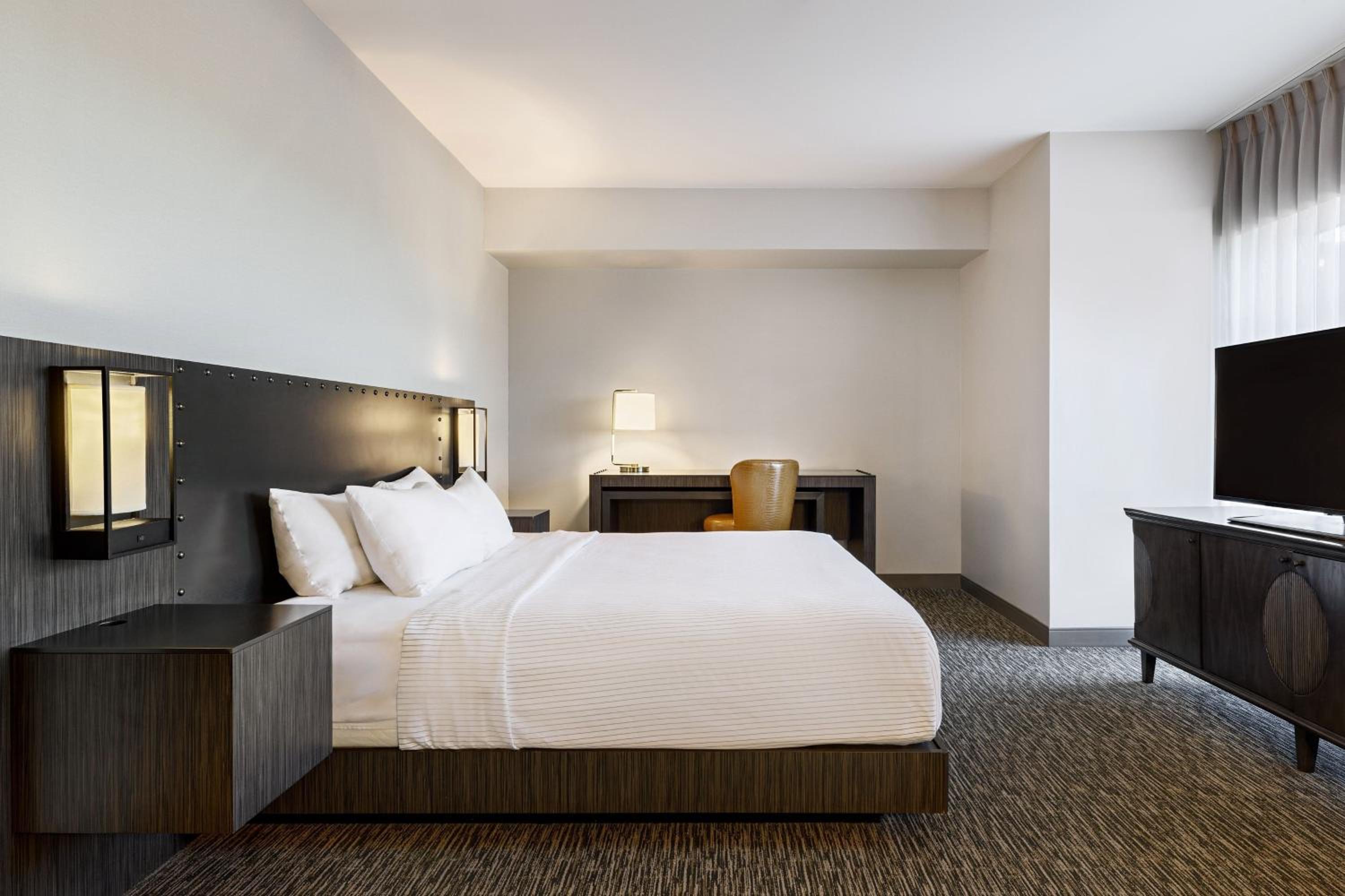 Junior King Suite