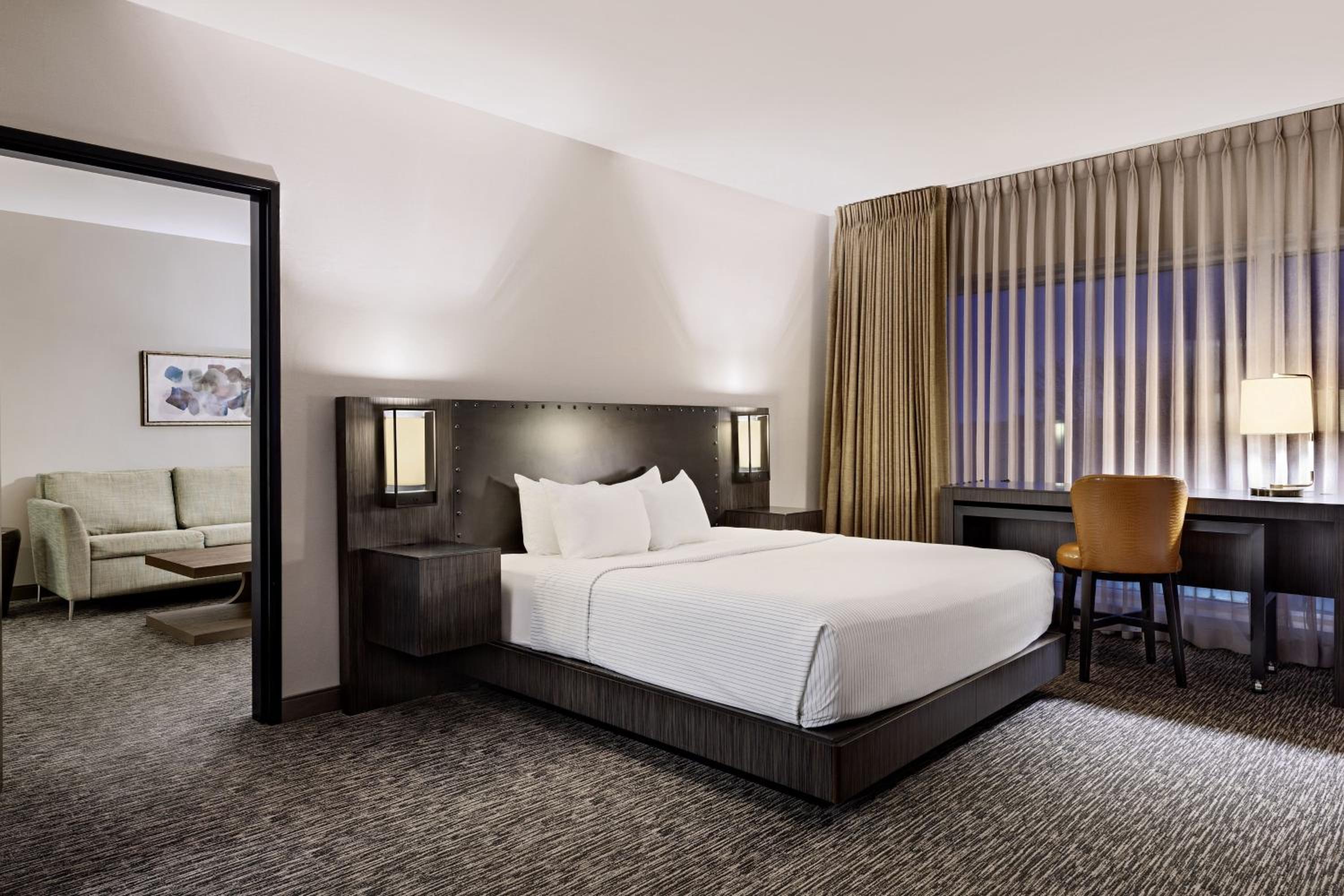 One-Bedroom Tower King Suite
