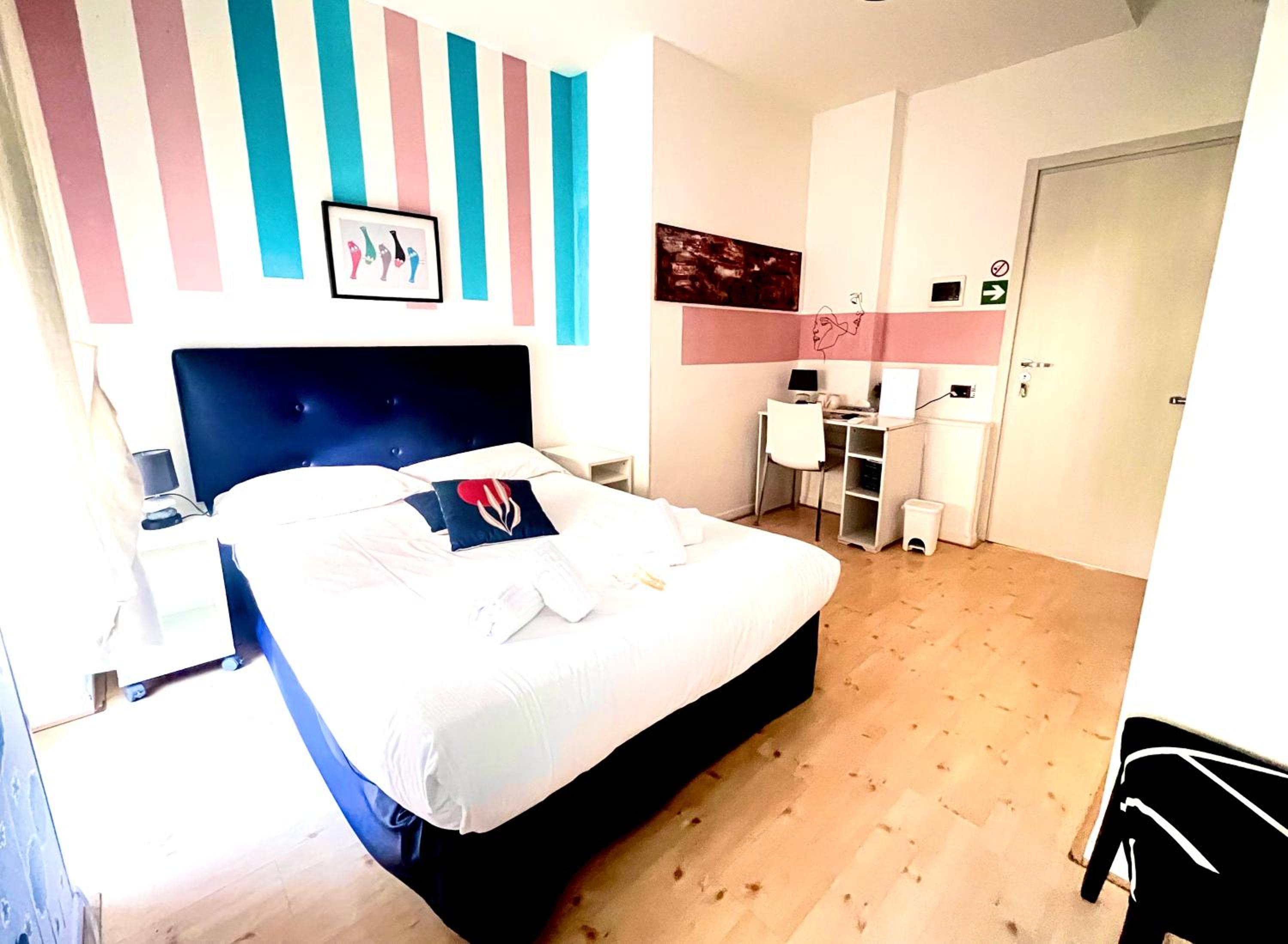 Double Room with Private Bathroom photo 2