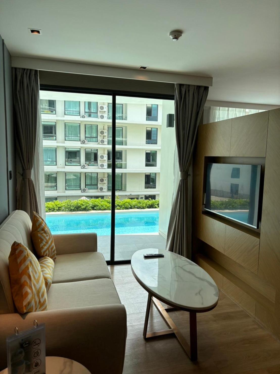 Deluxe Pool Access
