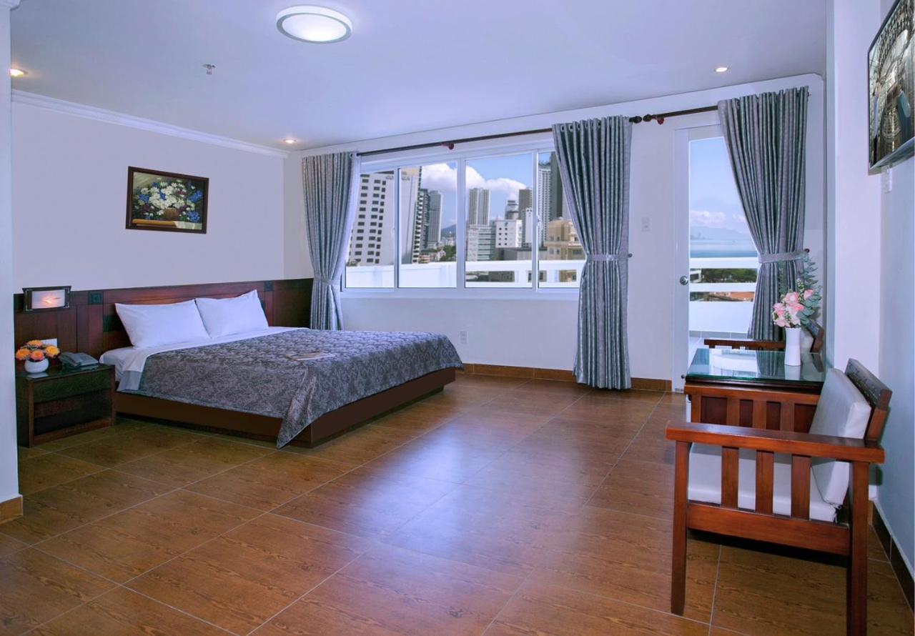 VIP Suite - Photo 3