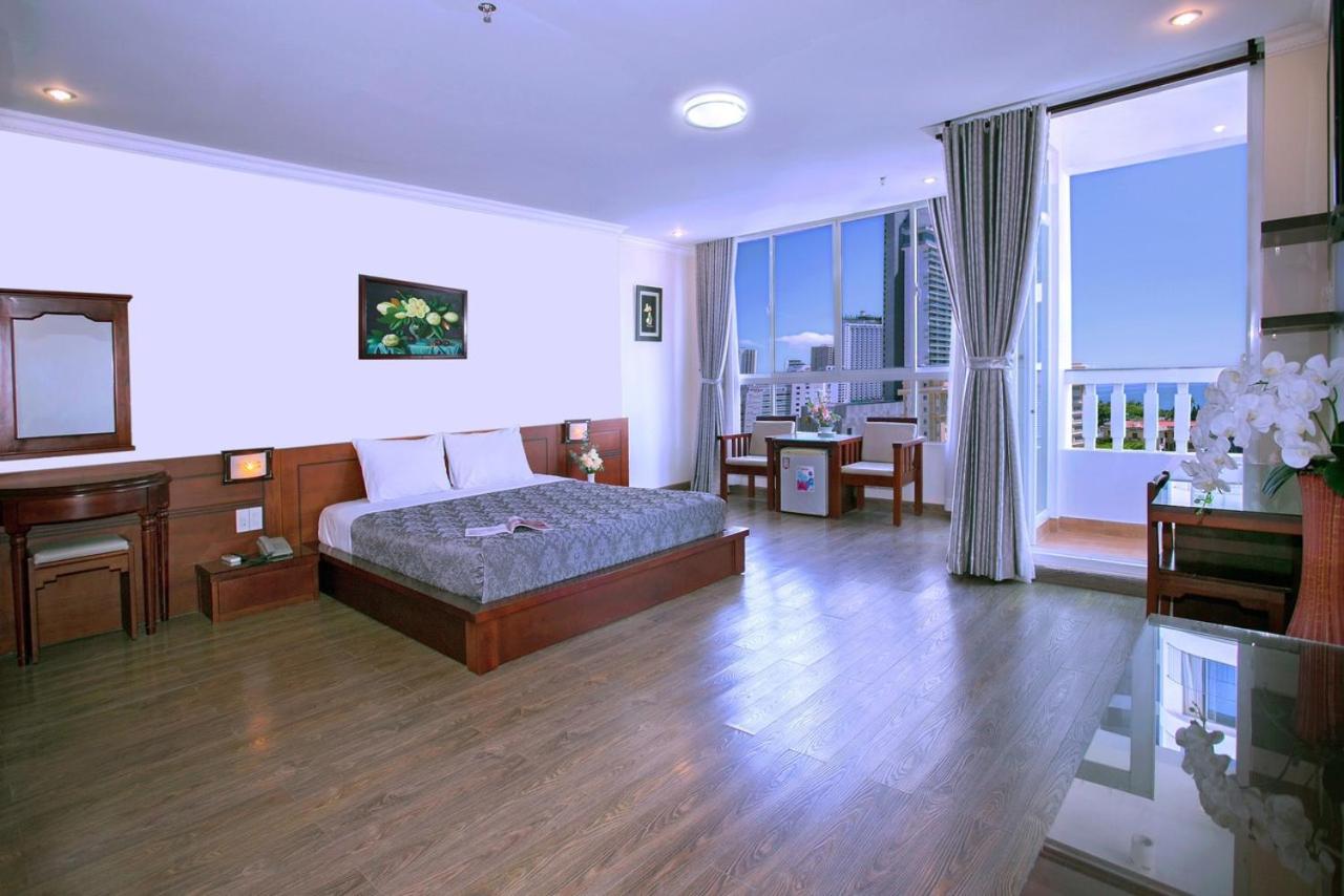VIP Suite - Photo 5