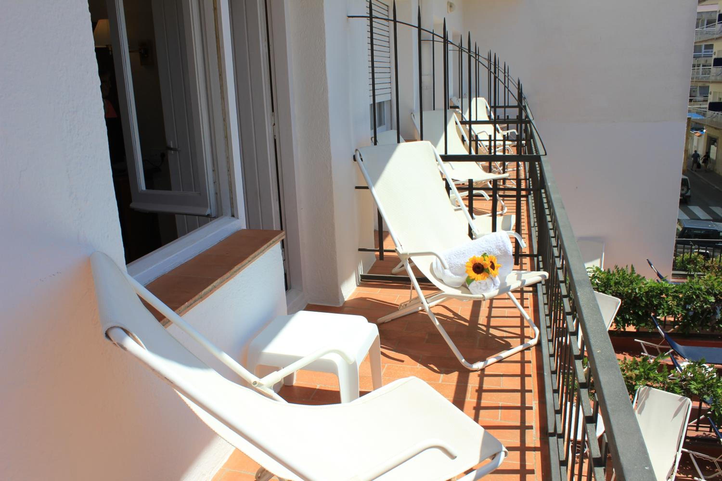 Double or Twin Room with Balcony photo 2